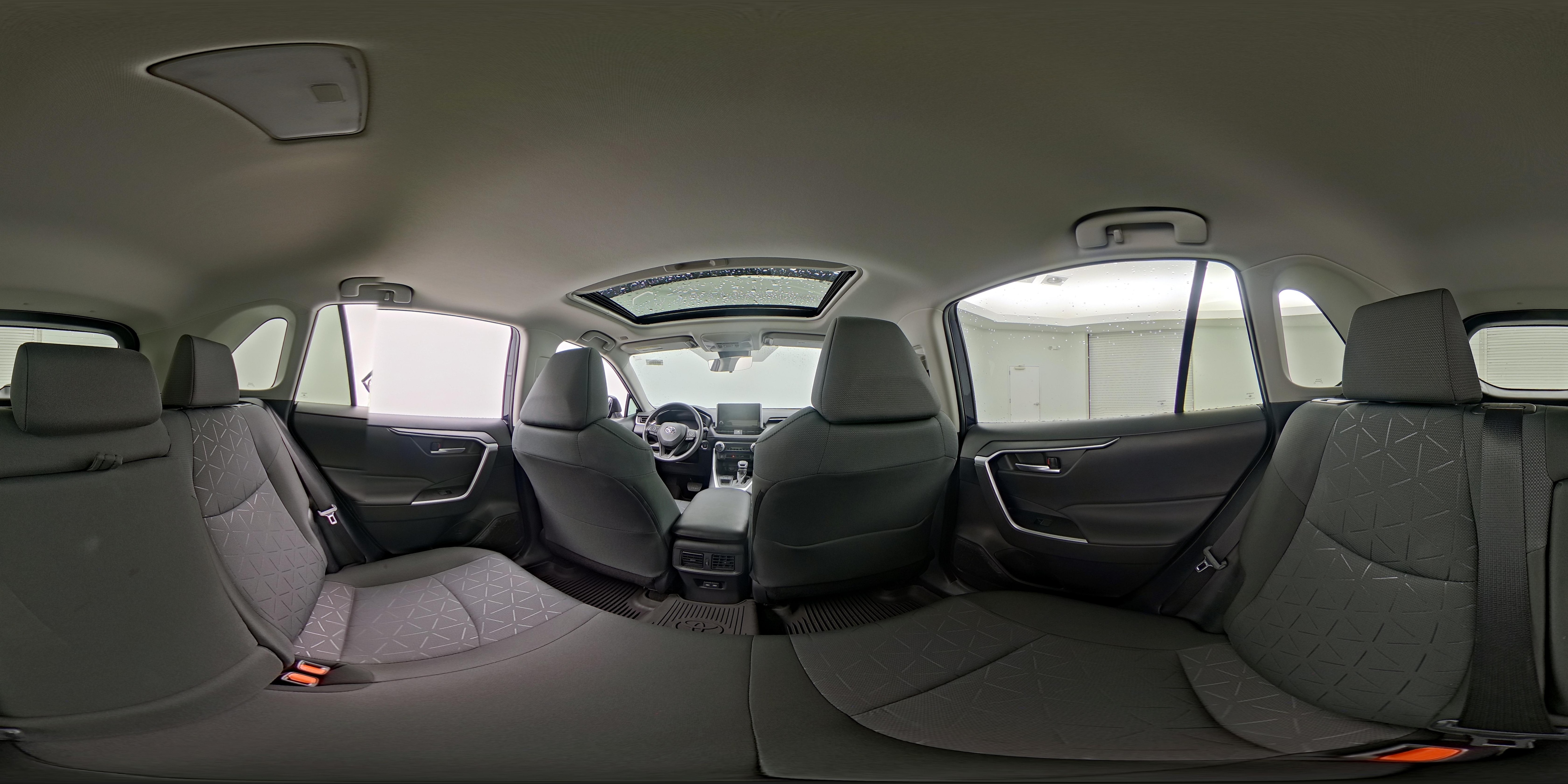 2025 Toyota RAV4 XLE - Photo 26