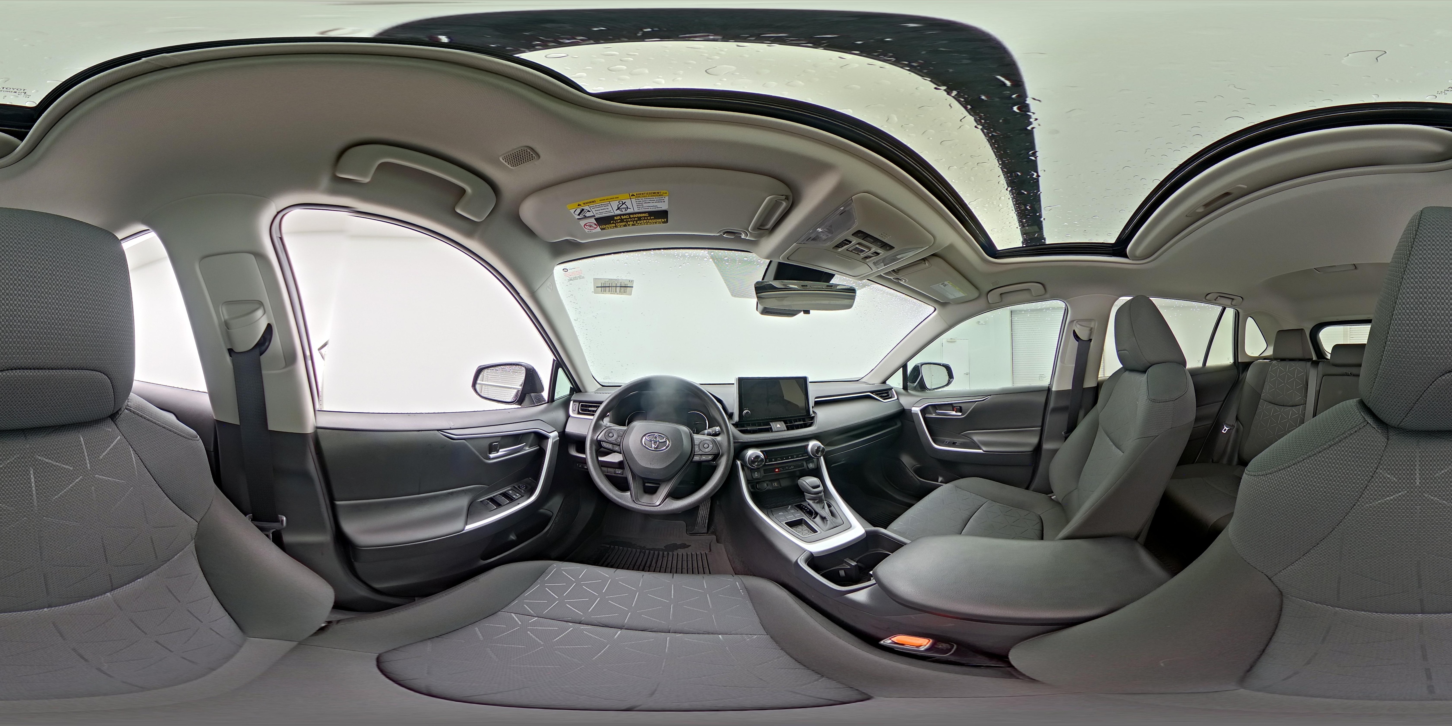 2025 Toyota RAV4 XLE - Photo 27