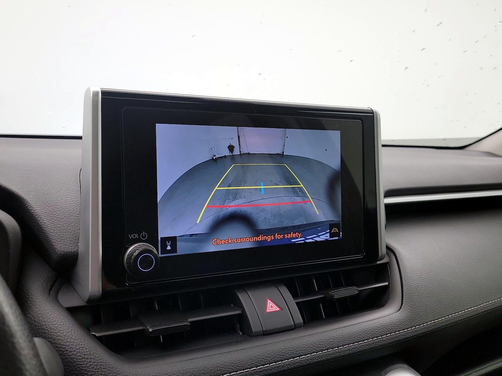 2025 Toyota RAV4 XLE - Photo 15