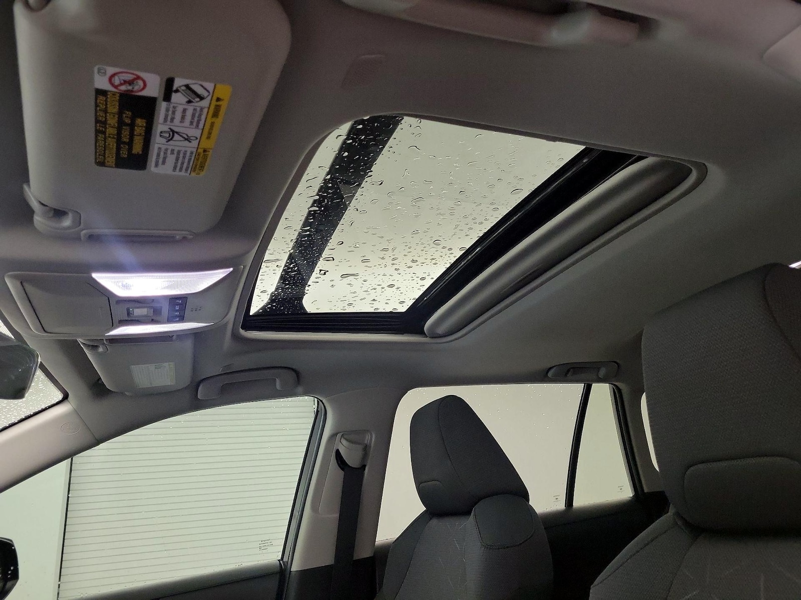 2025 Toyota RAV4 XLE - Photo 20