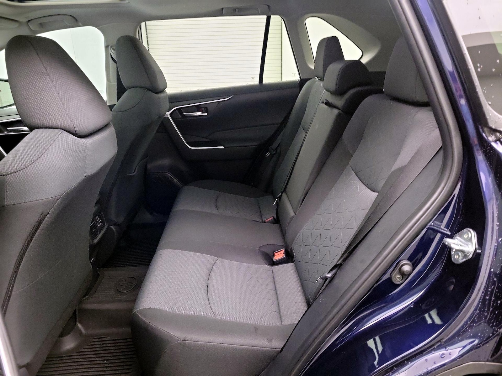 2025 Toyota RAV4 XLE - Photo 21