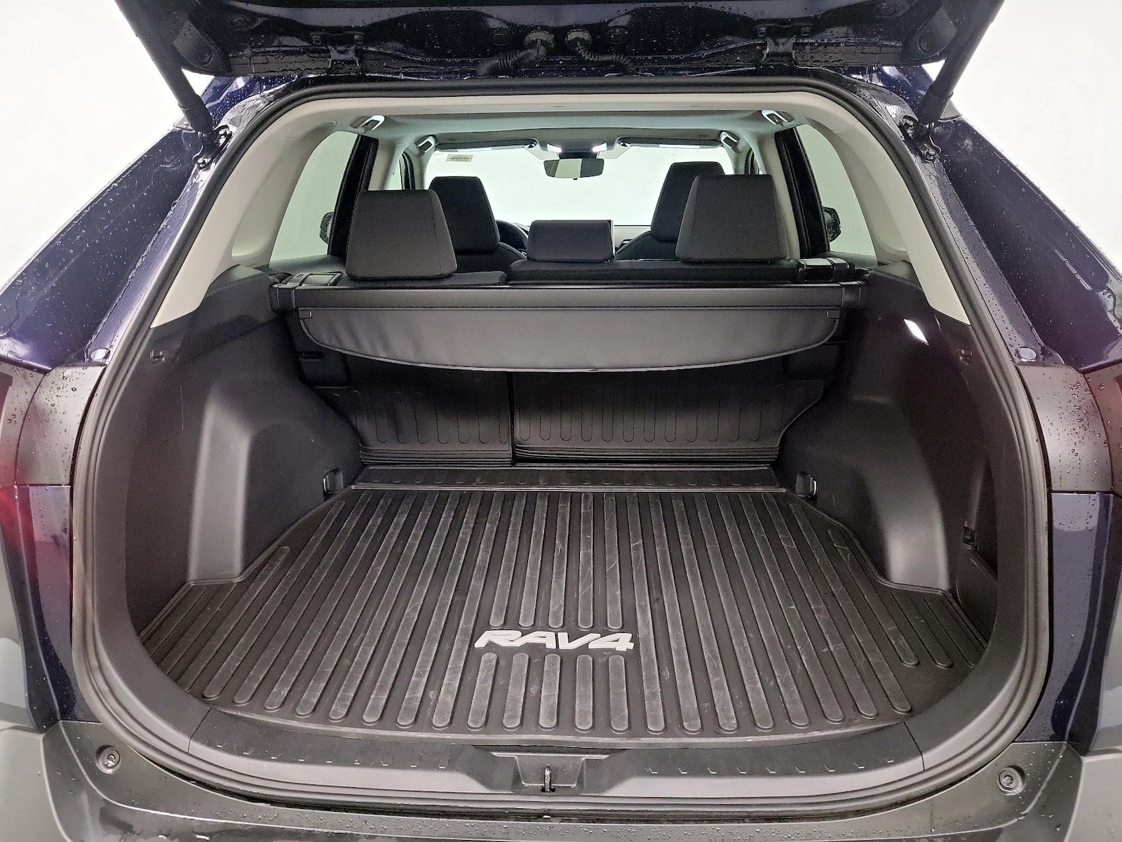2025 Toyota RAV4 XLE - Photo 22