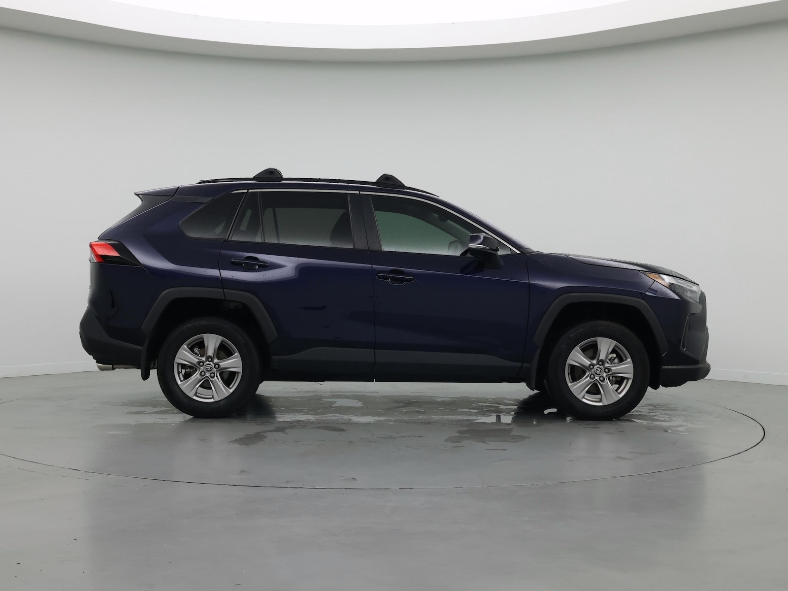 2025 Toyota RAV4 XLE - Photo 8