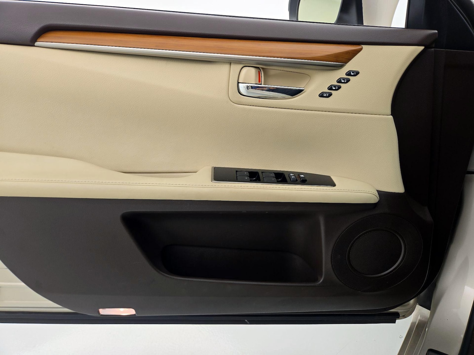 2016 Lexus ES 350 - Photo 13