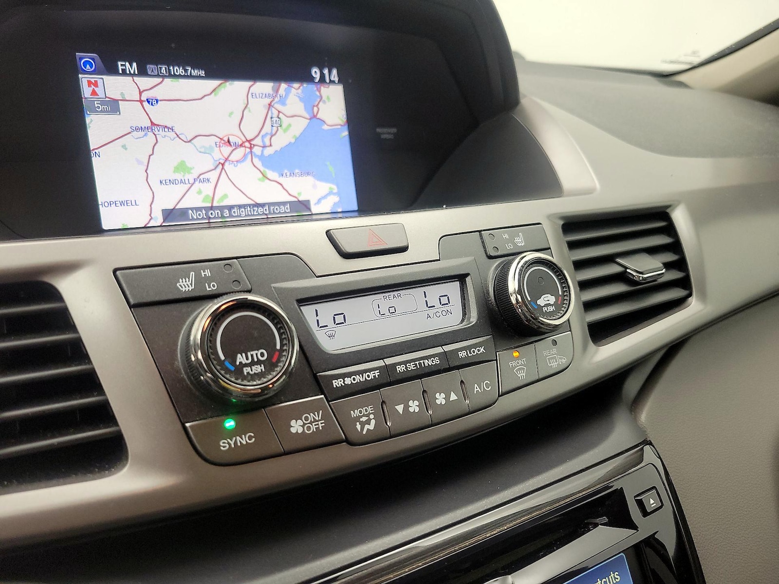 2016 Honda Odyssey Touring - Photo 18