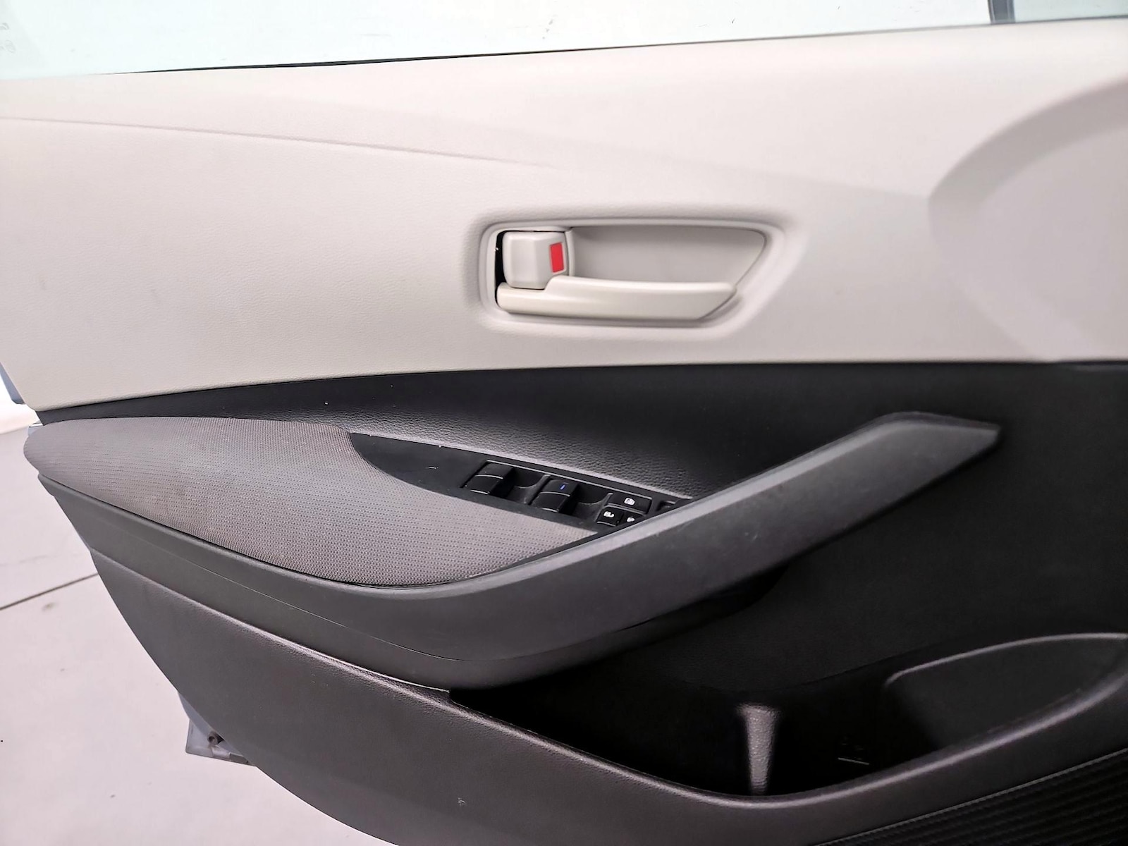 2022 Toyota Corolla LE - Photo 13