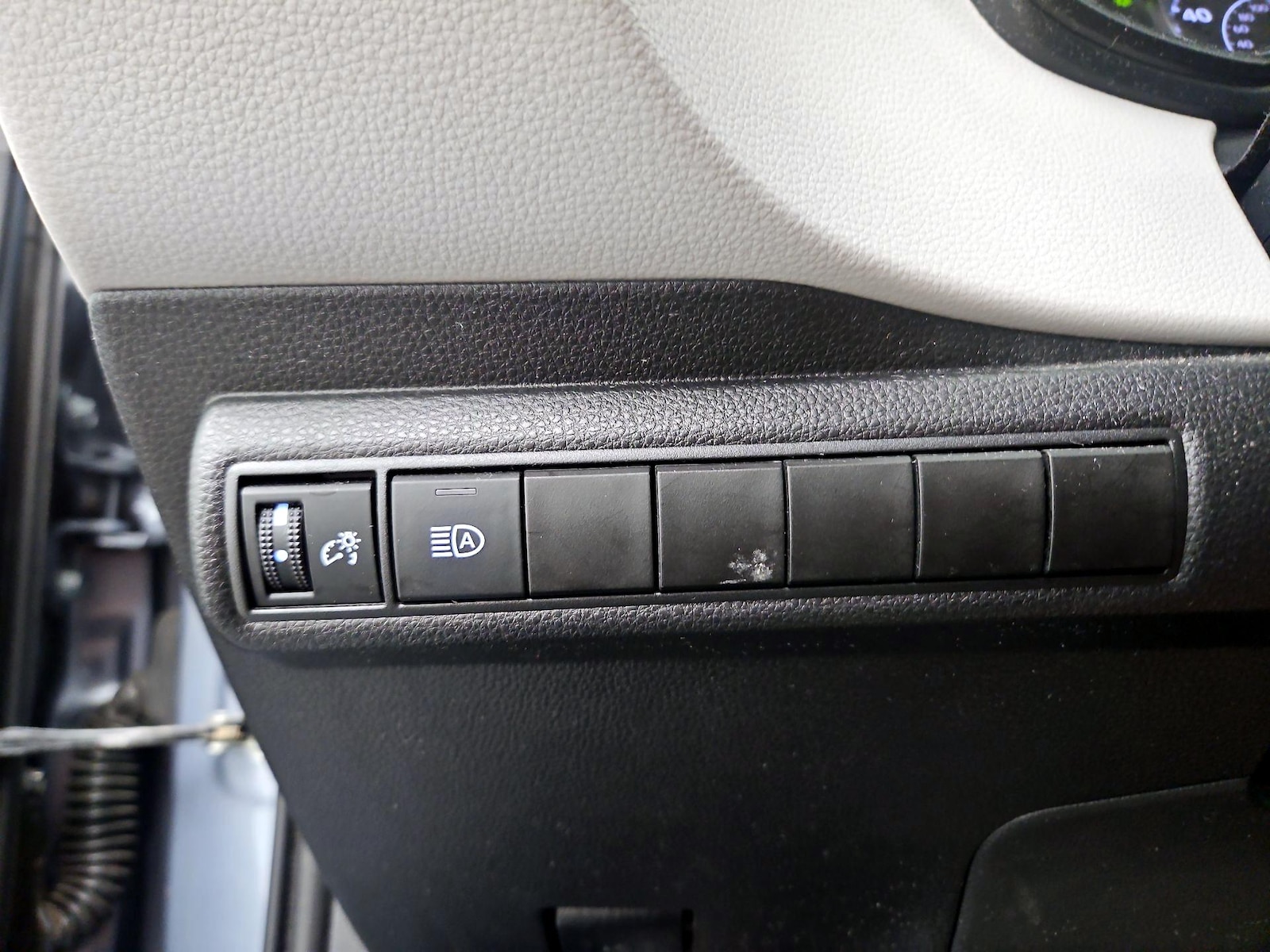 2022 Toyota Corolla LE - Photo 14