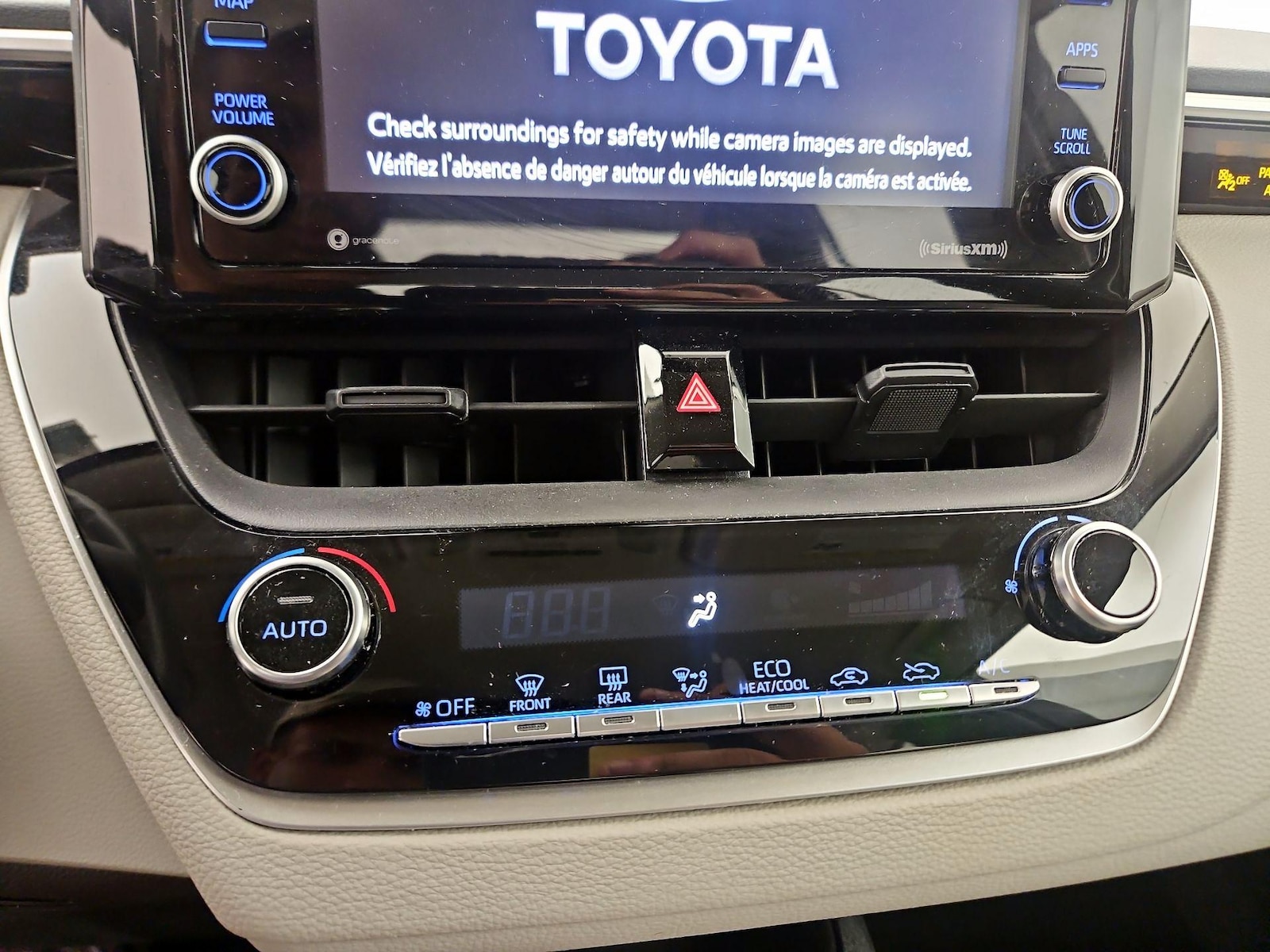 2022 Toyota Corolla LE - Photo 17