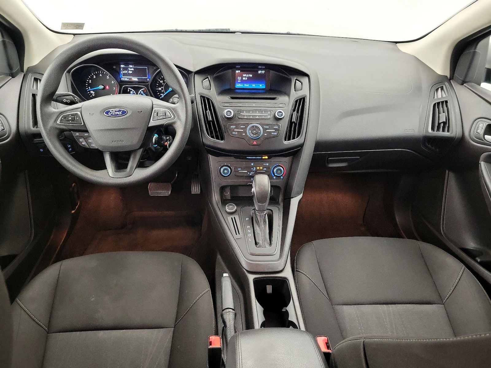 2017 Ford Focus SE - Photo 10