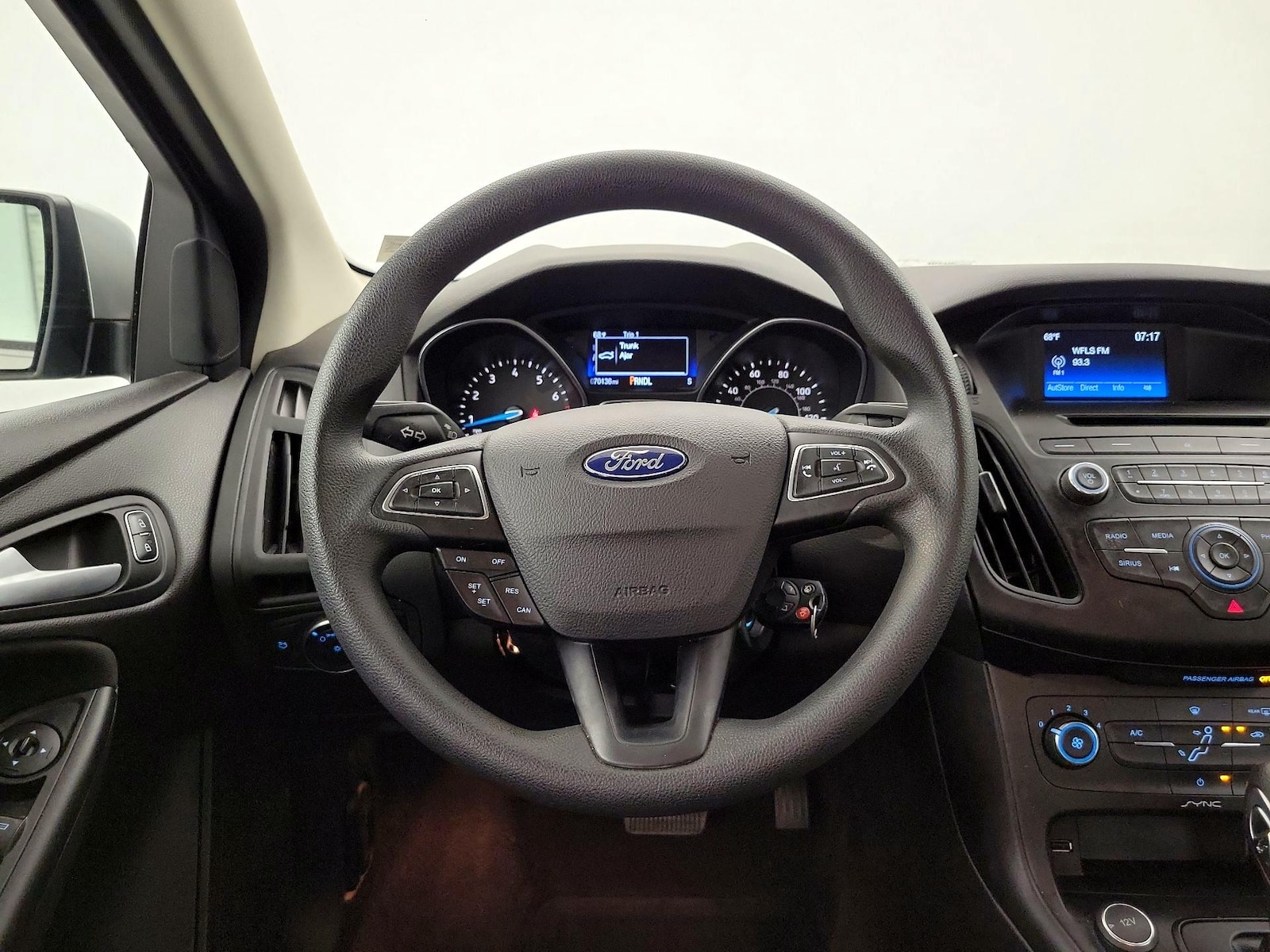 2017 Ford Focus SE - Photo 11