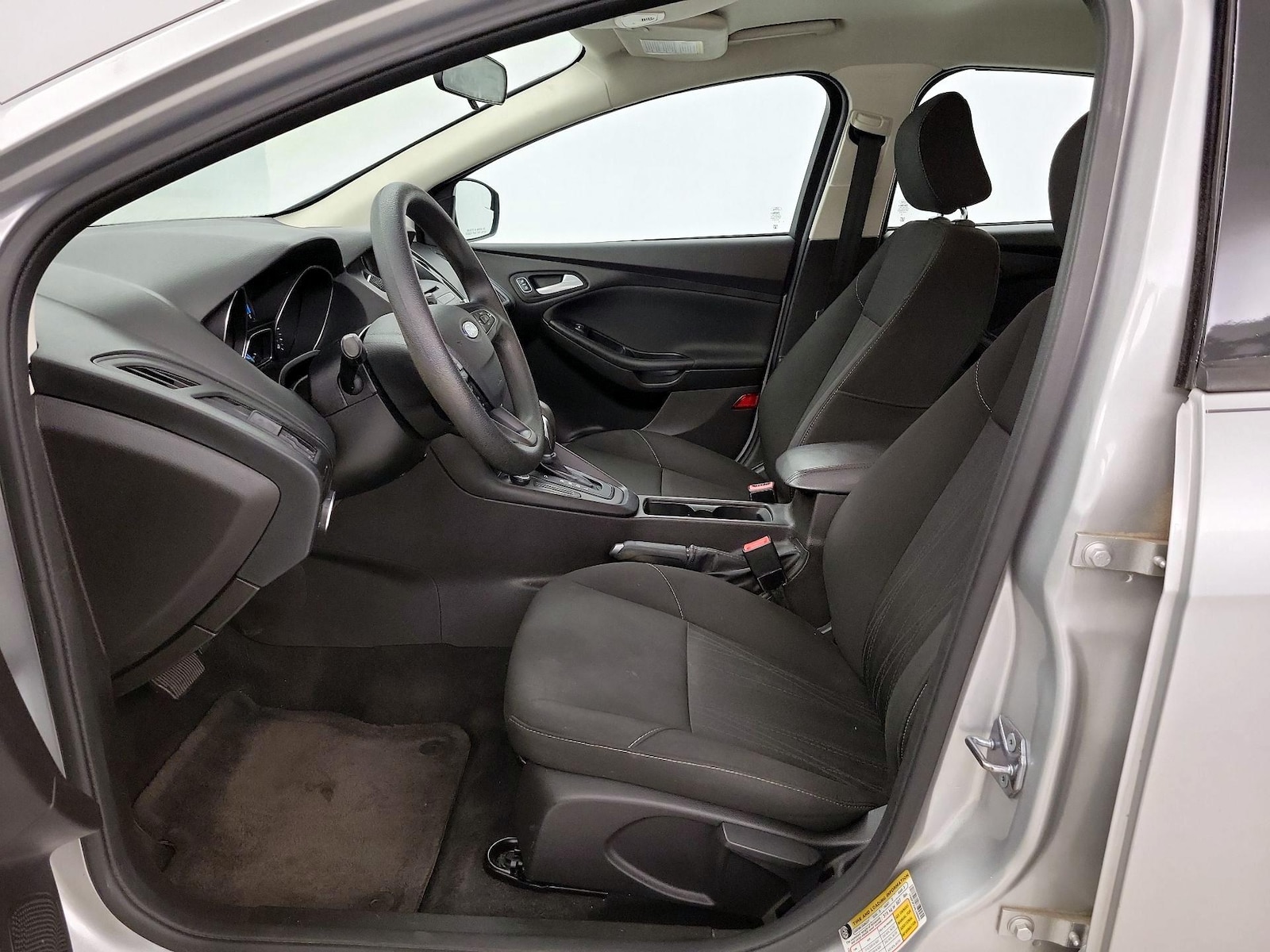 2017 Ford Focus SE - Photo 12