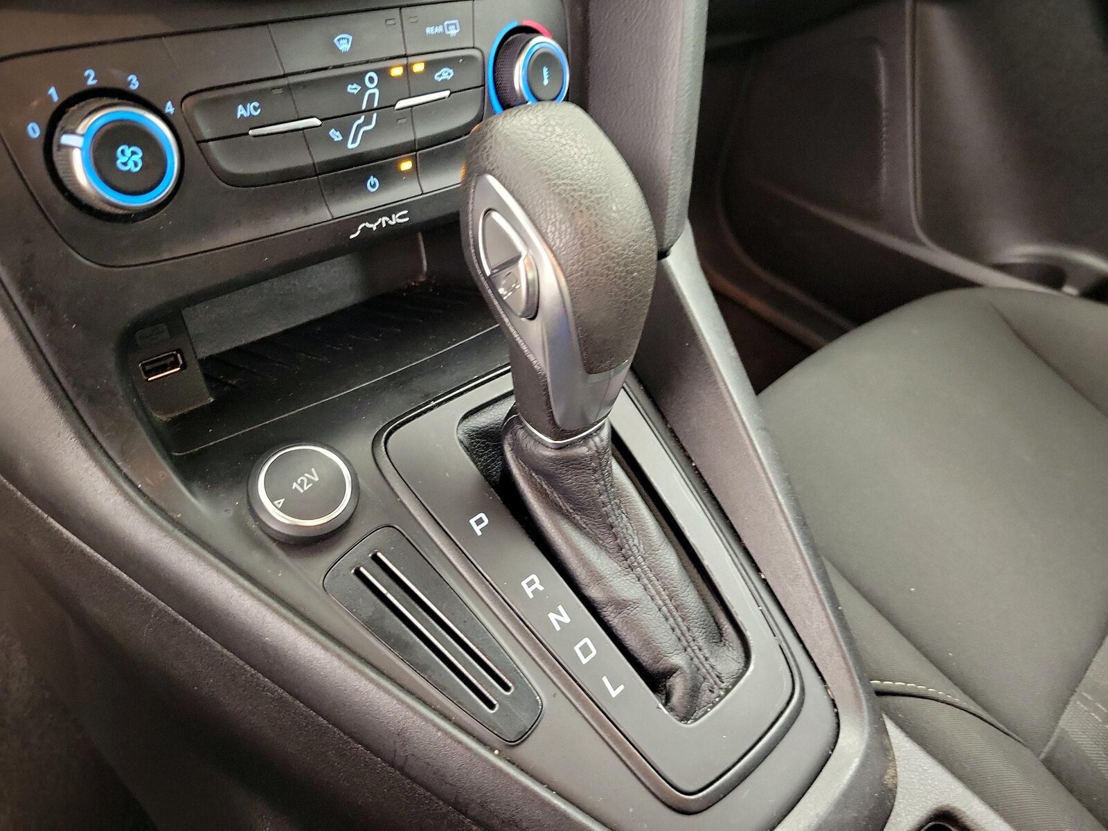 2017 Ford Focus SE - Photo 18