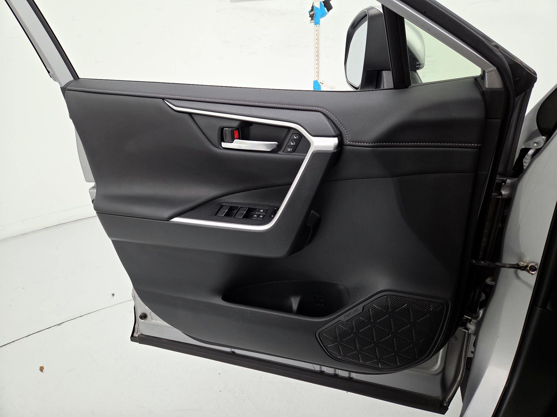Thumbnail: 2019 Toyota RAV4 - 12