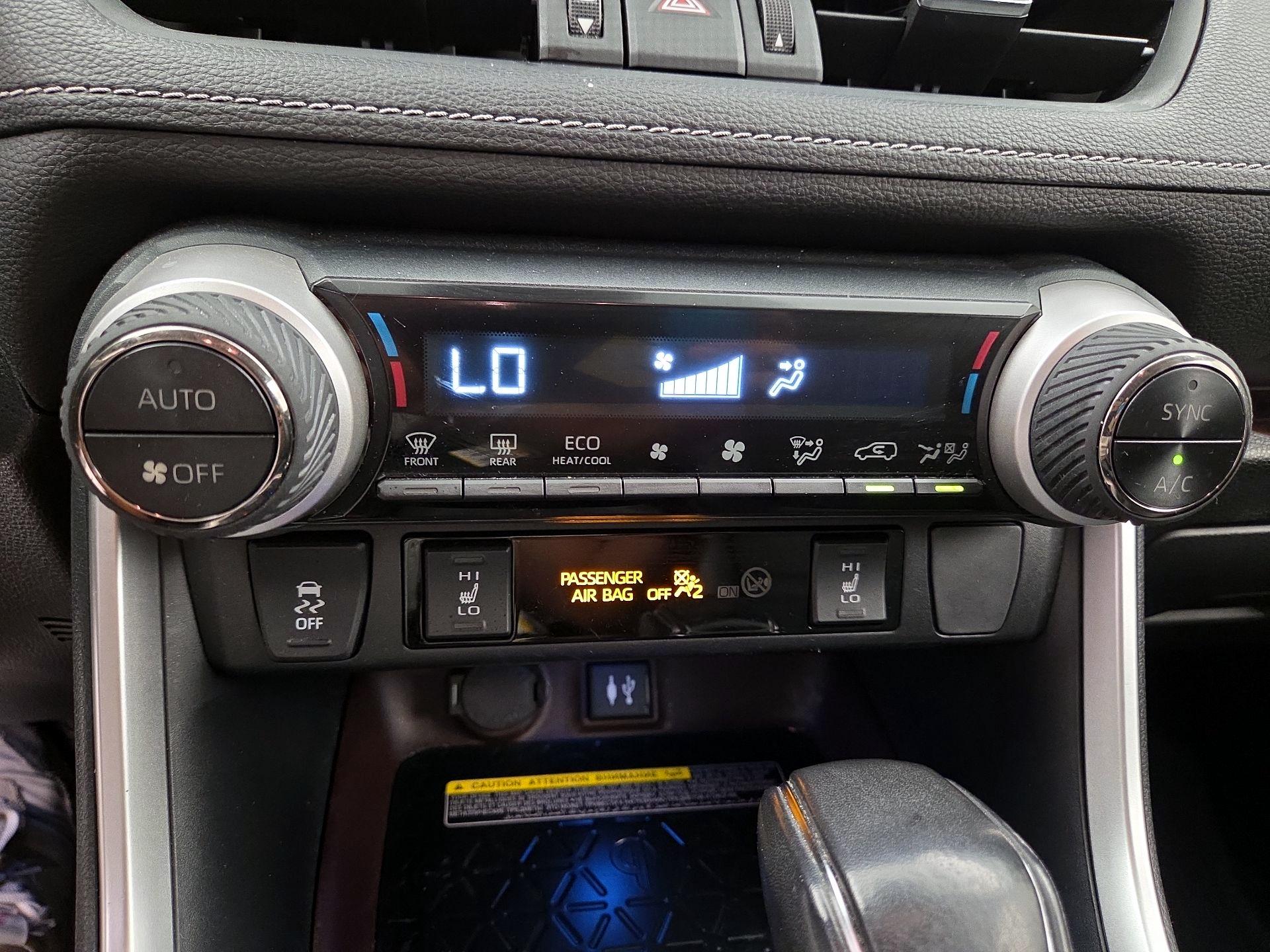 Thumbnail: 2019 Toyota RAV4 - 16