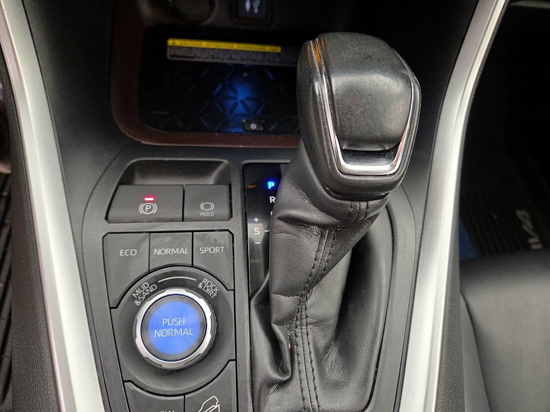 Thumbnail: 2019 Toyota RAV4 - 17