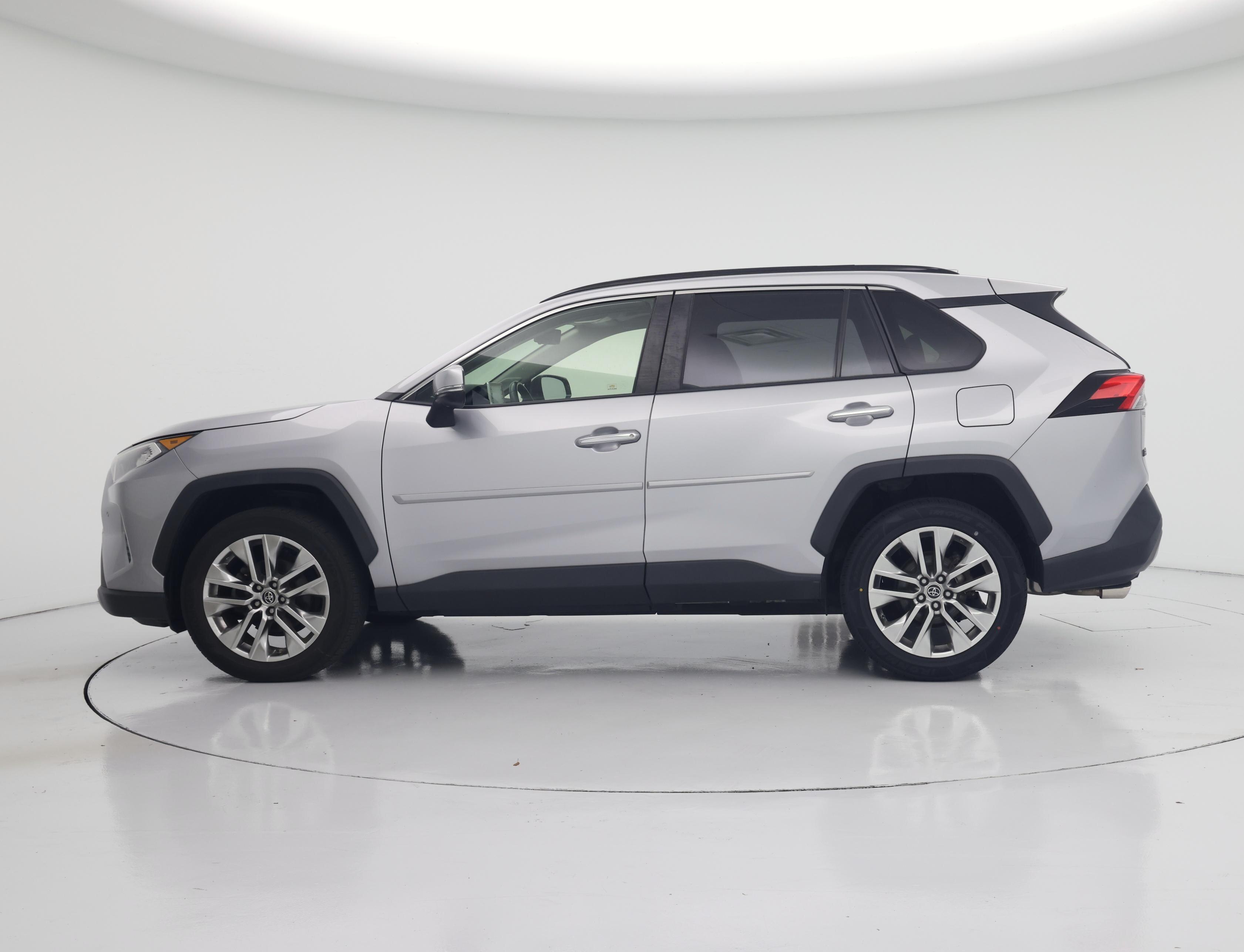 Thumbnail: 2019 Toyota RAV4 - 3