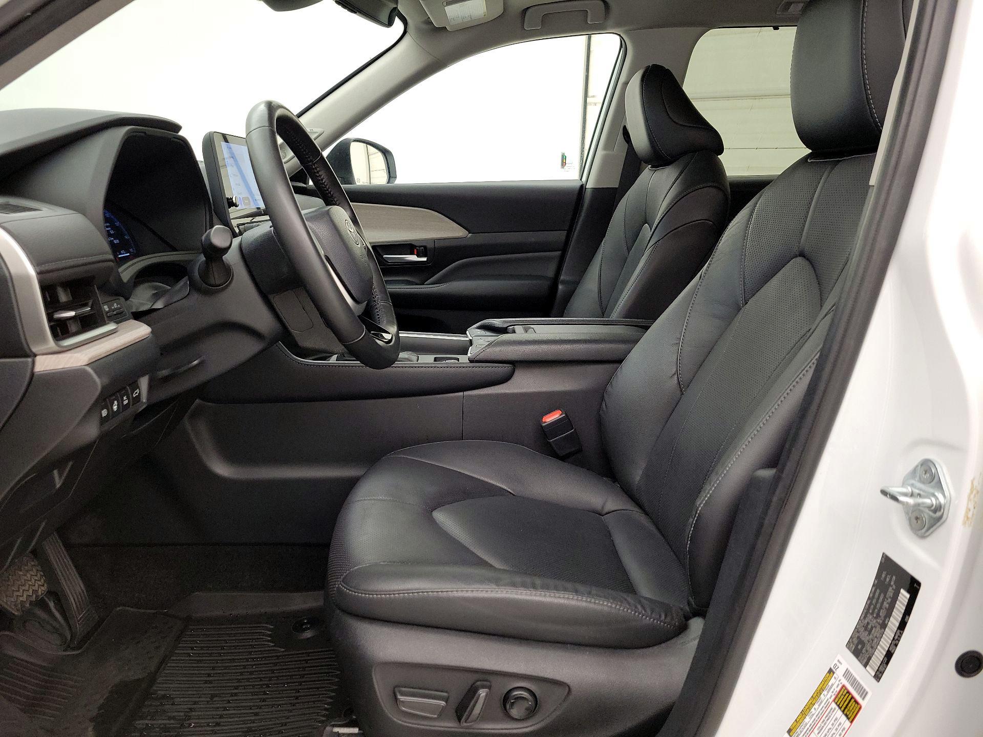 Thumbnail: 2024 Toyota Highlander - 11
