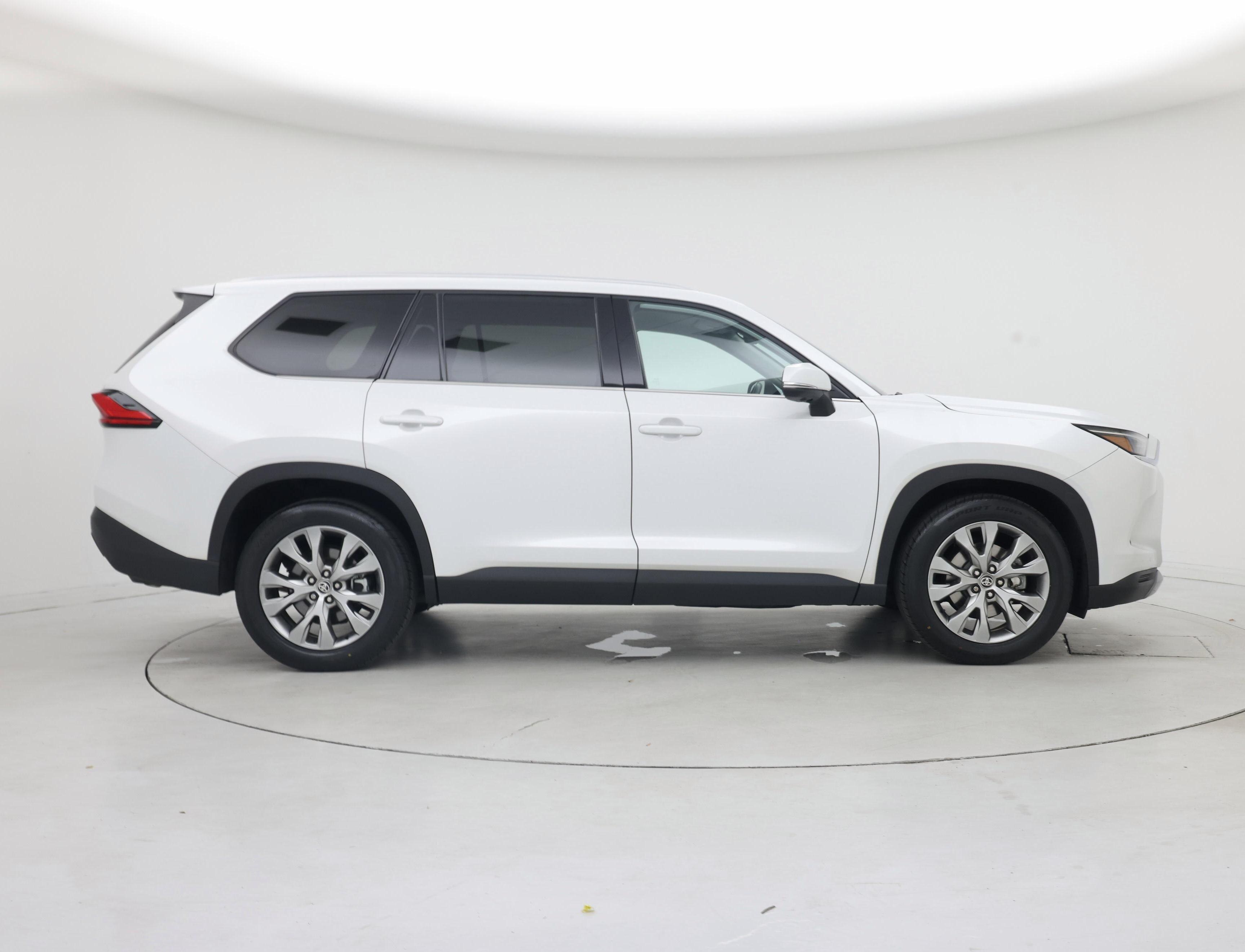 Thumbnail: 2024 Toyota Highlander - 7