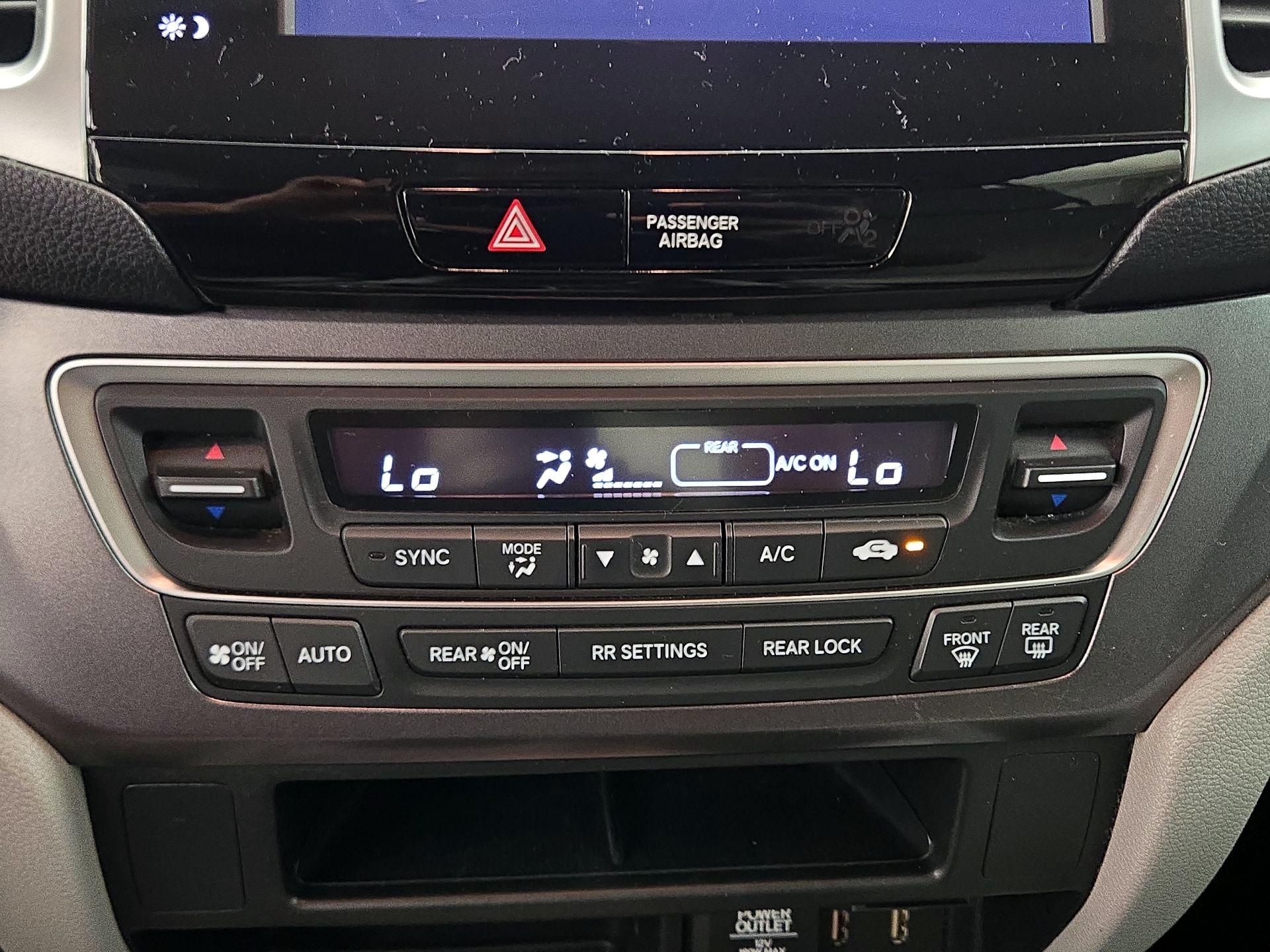 Thumbnail: 2018 Honda Pilot - 16