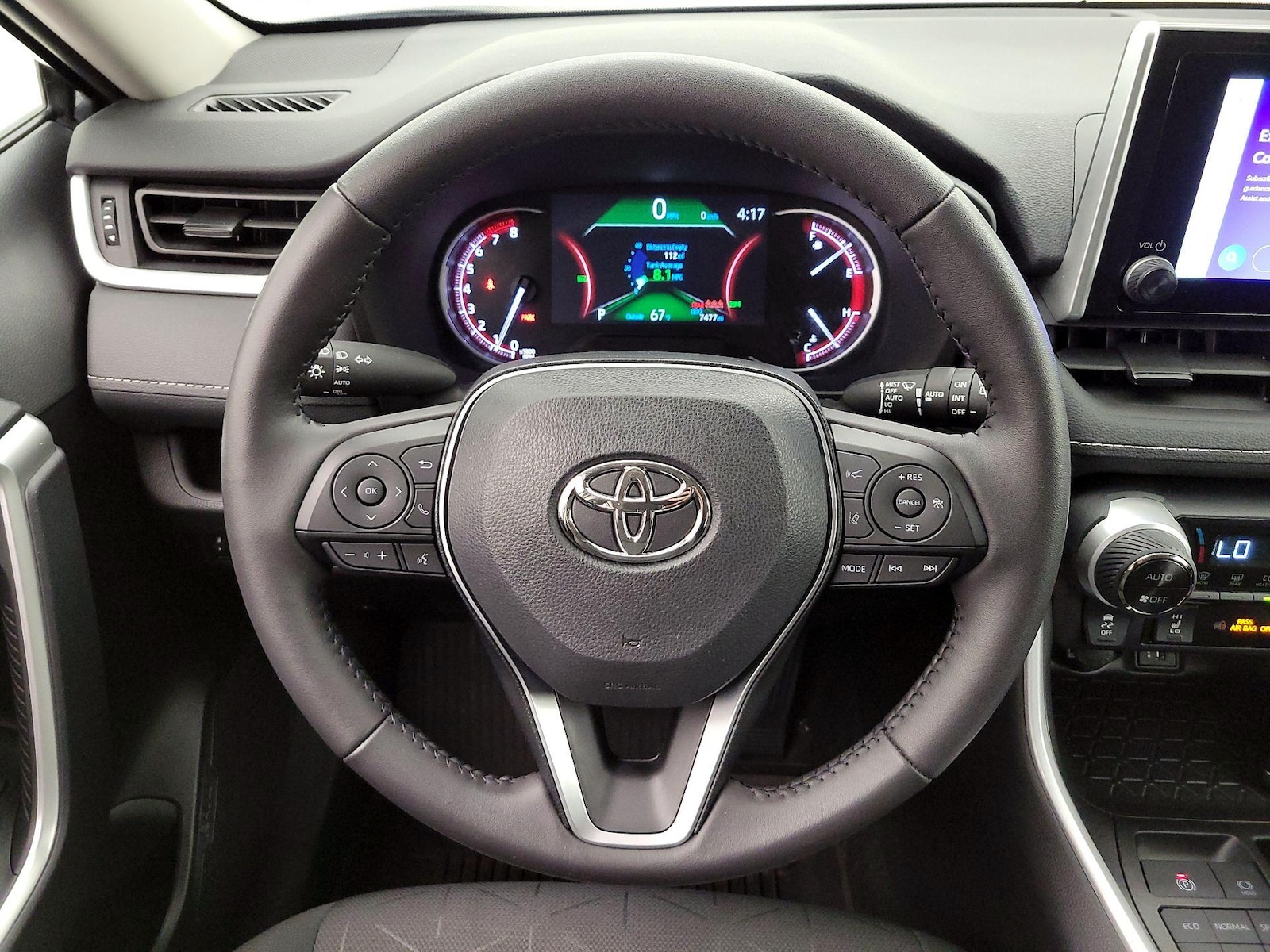 2025 Toyota RAV4 XLE - Photo 11