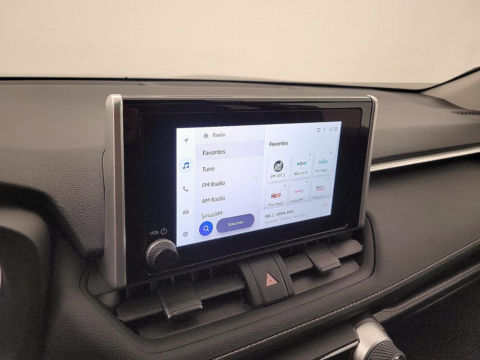 2025 Toyota RAV4 XLE - Photo 17