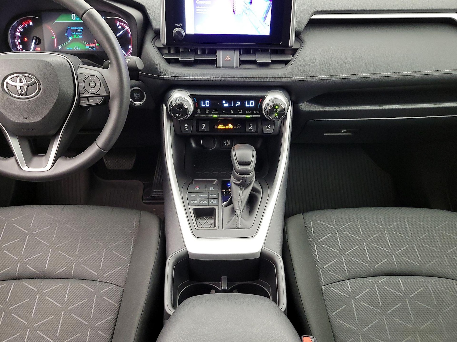 2025 Toyota RAV4 XLE - Photo 19