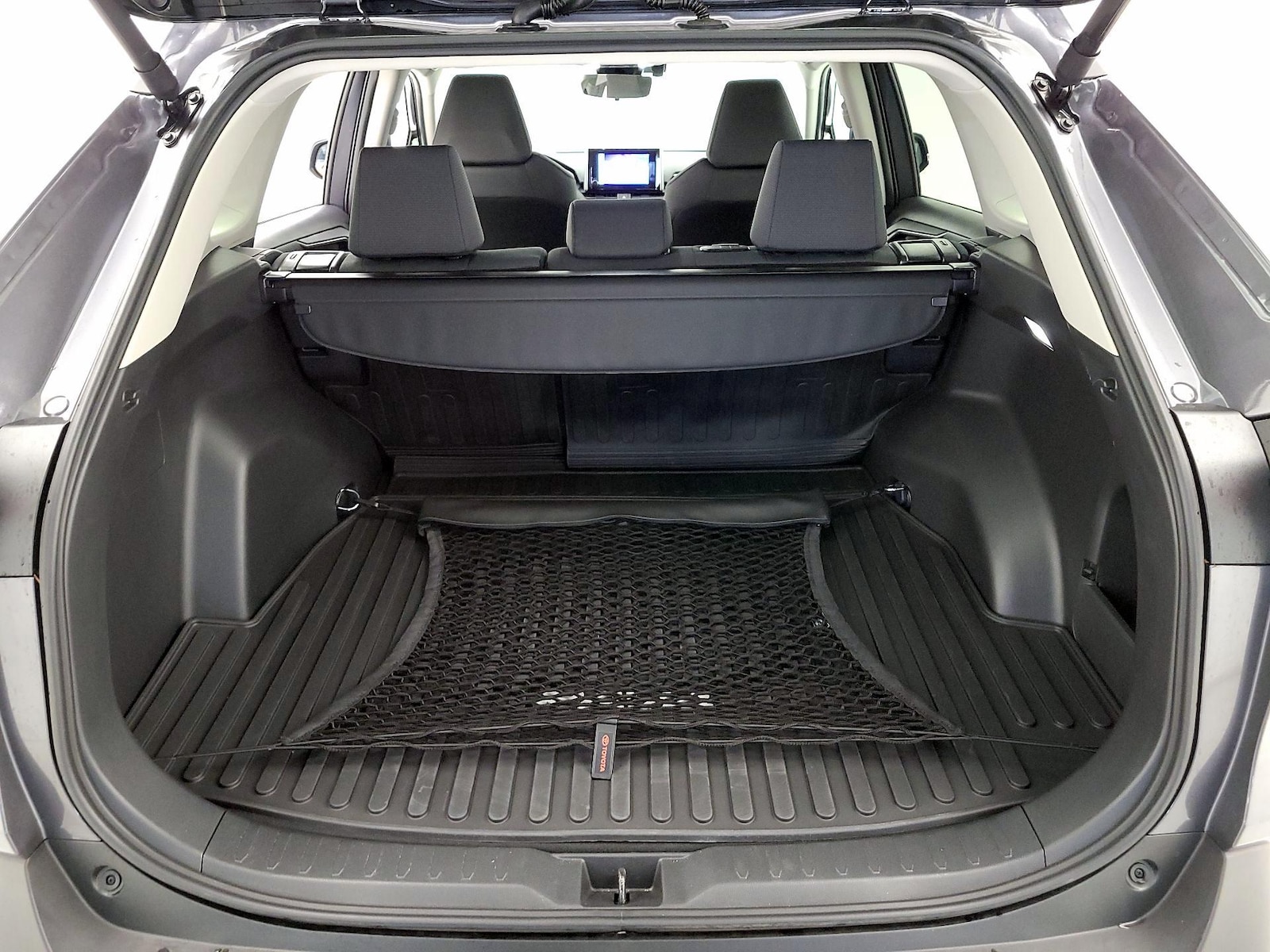 2025 Toyota RAV4 XLE - Photo 23