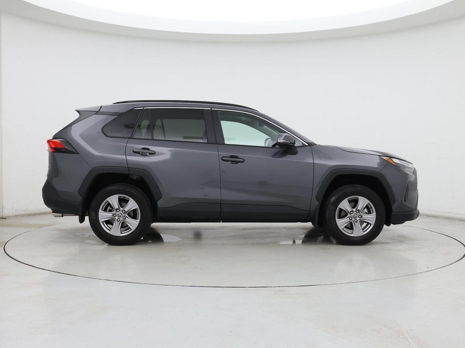 2025 Toyota RAV4 XLE - Photo 8