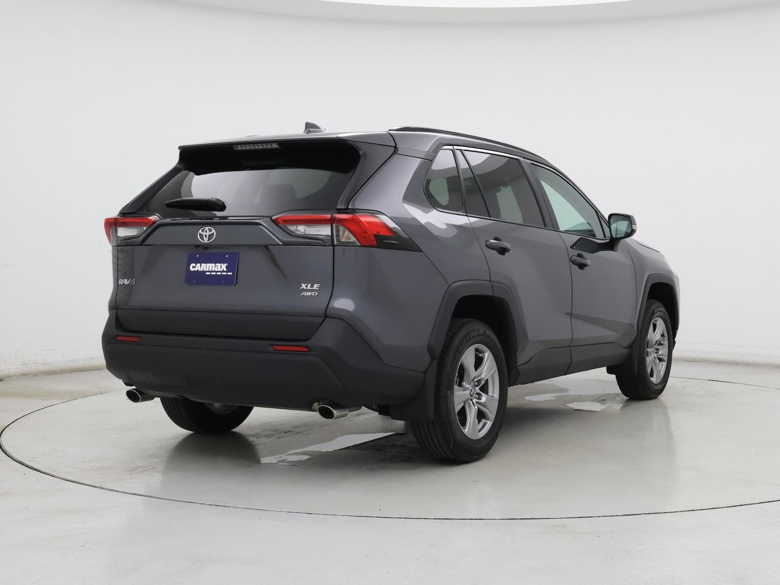 2025 Toyota RAV4 XLE - Photo 9