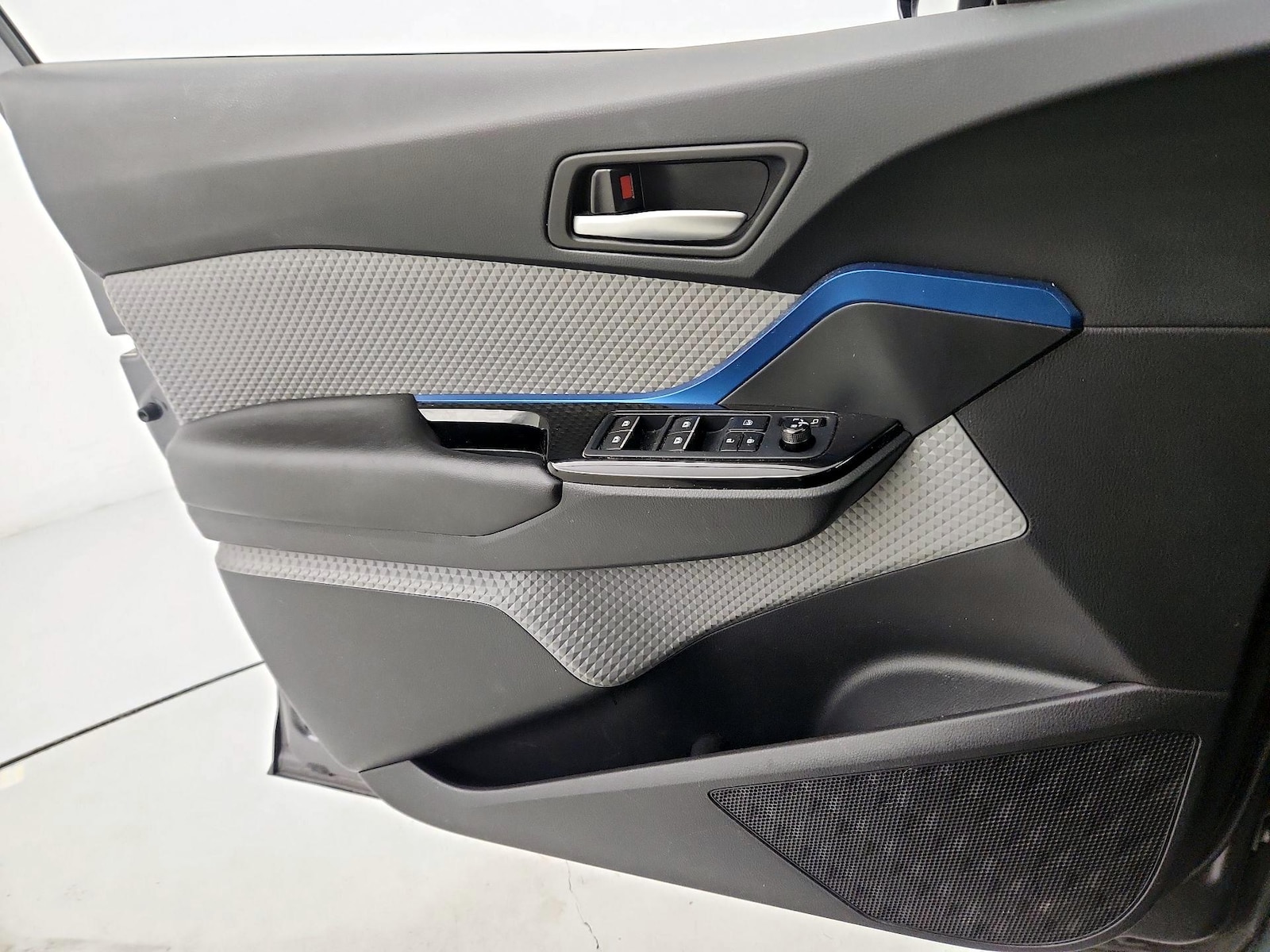 2019 Toyota C-HR XLE - Photo 13