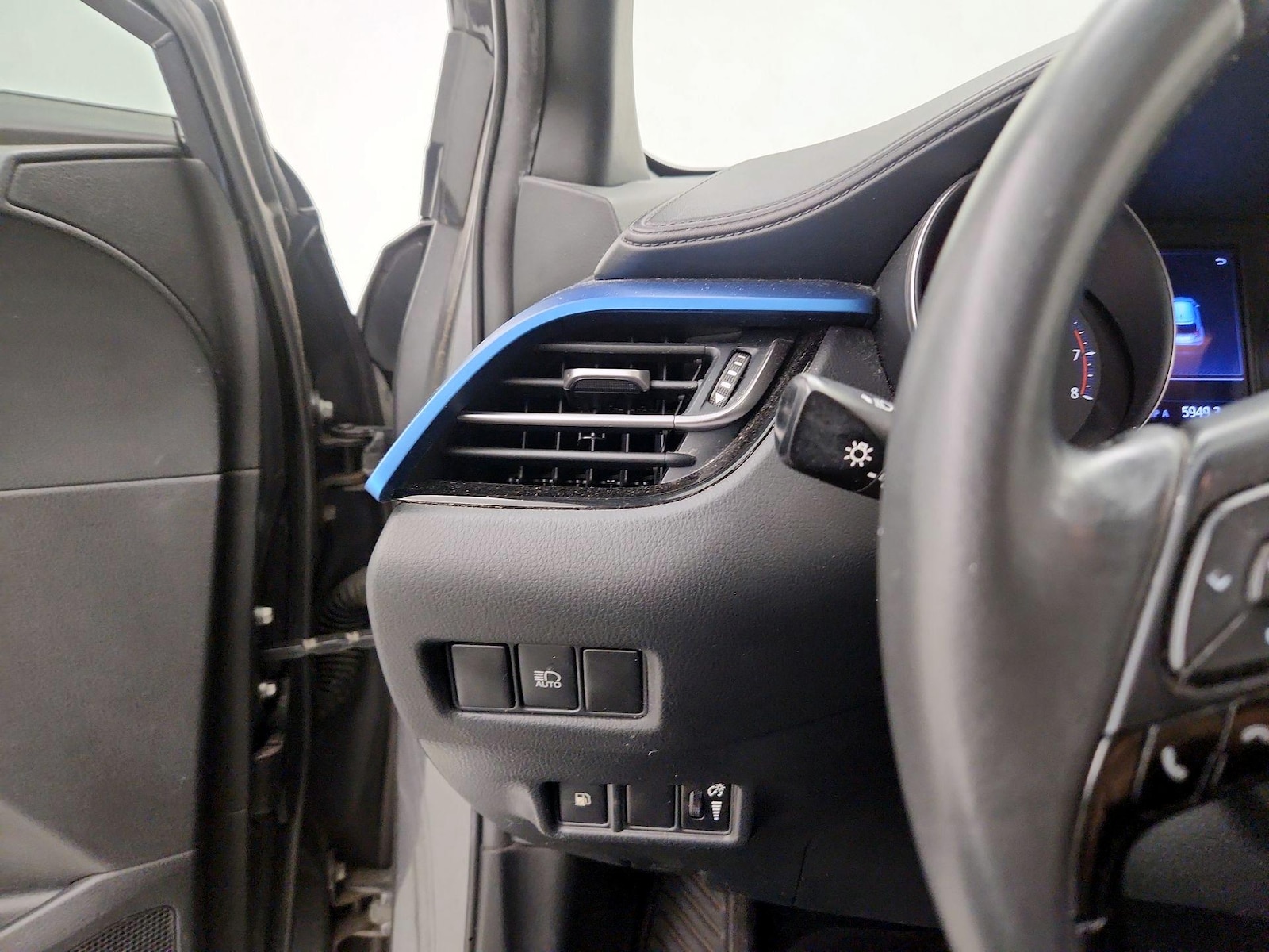 2019 Toyota C-HR XLE - Photo 14