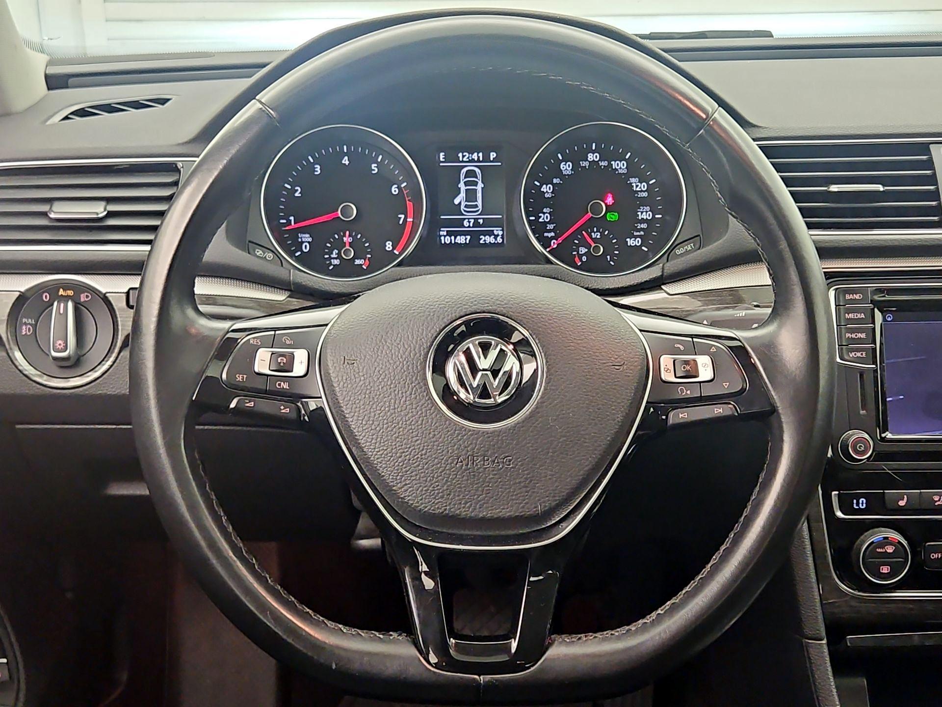 Thumbnail: 2016 Volkswagen Passat - 10