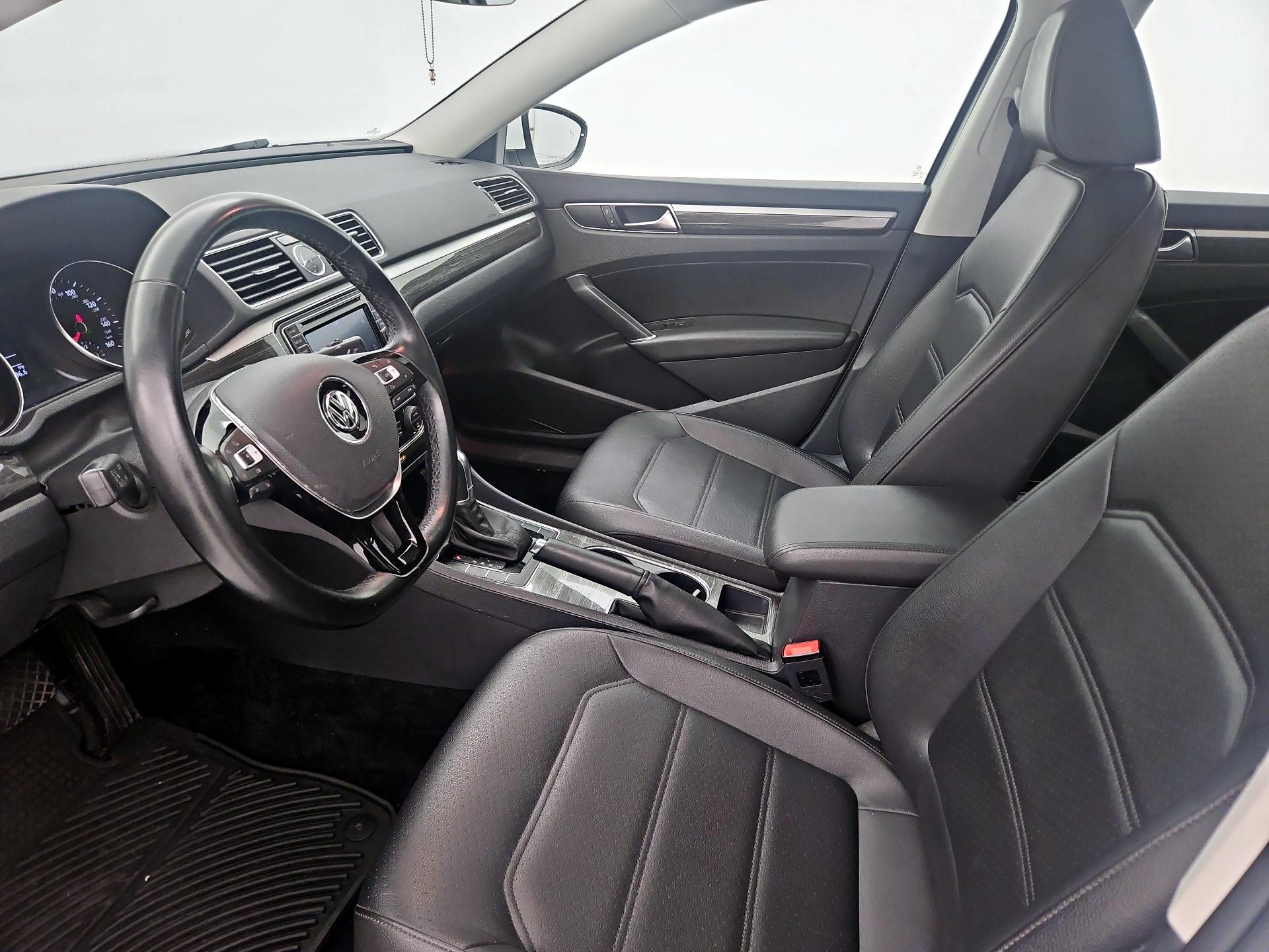Thumbnail: 2016 Volkswagen Passat - 11