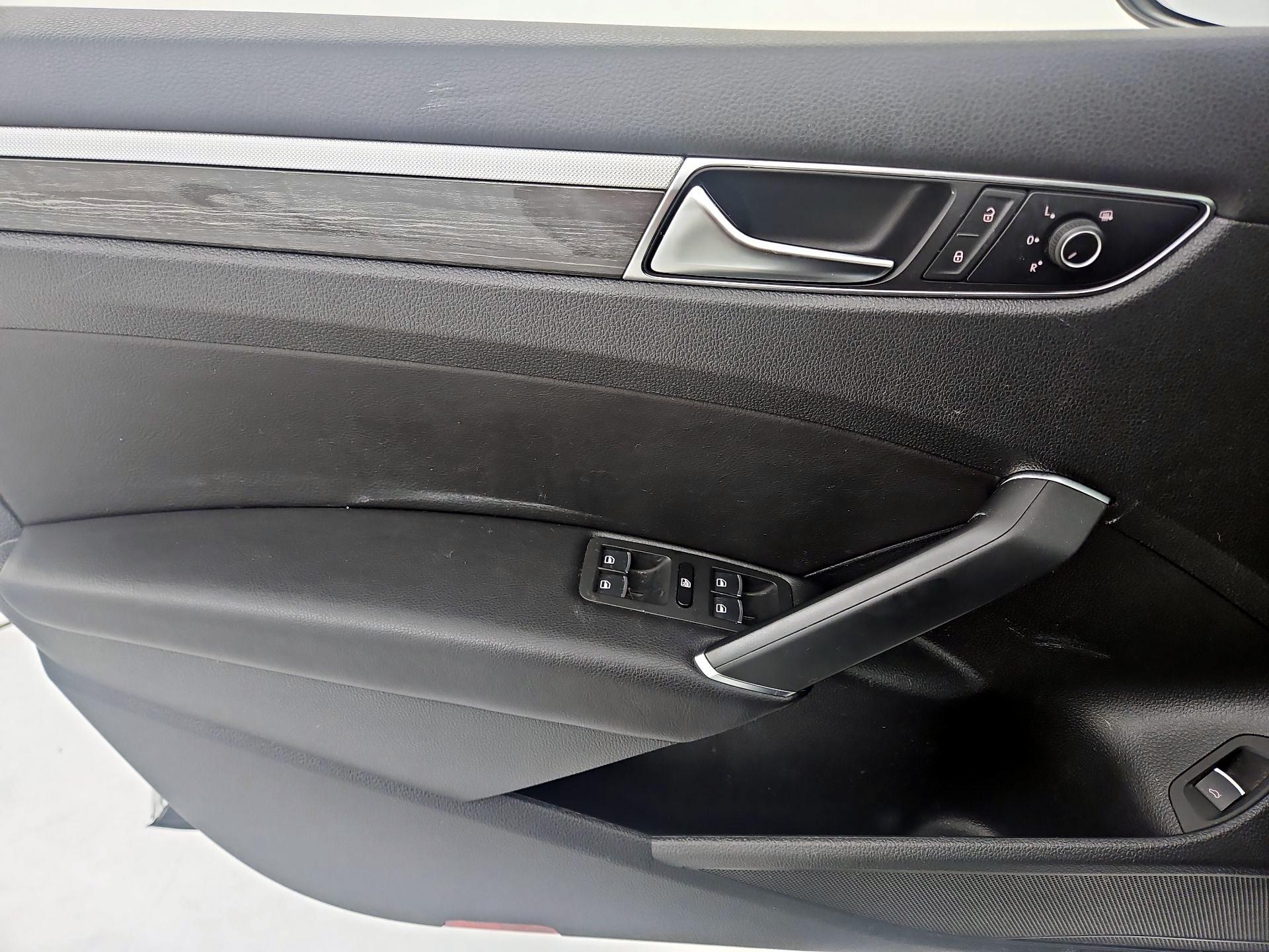 Thumbnail: 2016 Volkswagen Passat - 12
