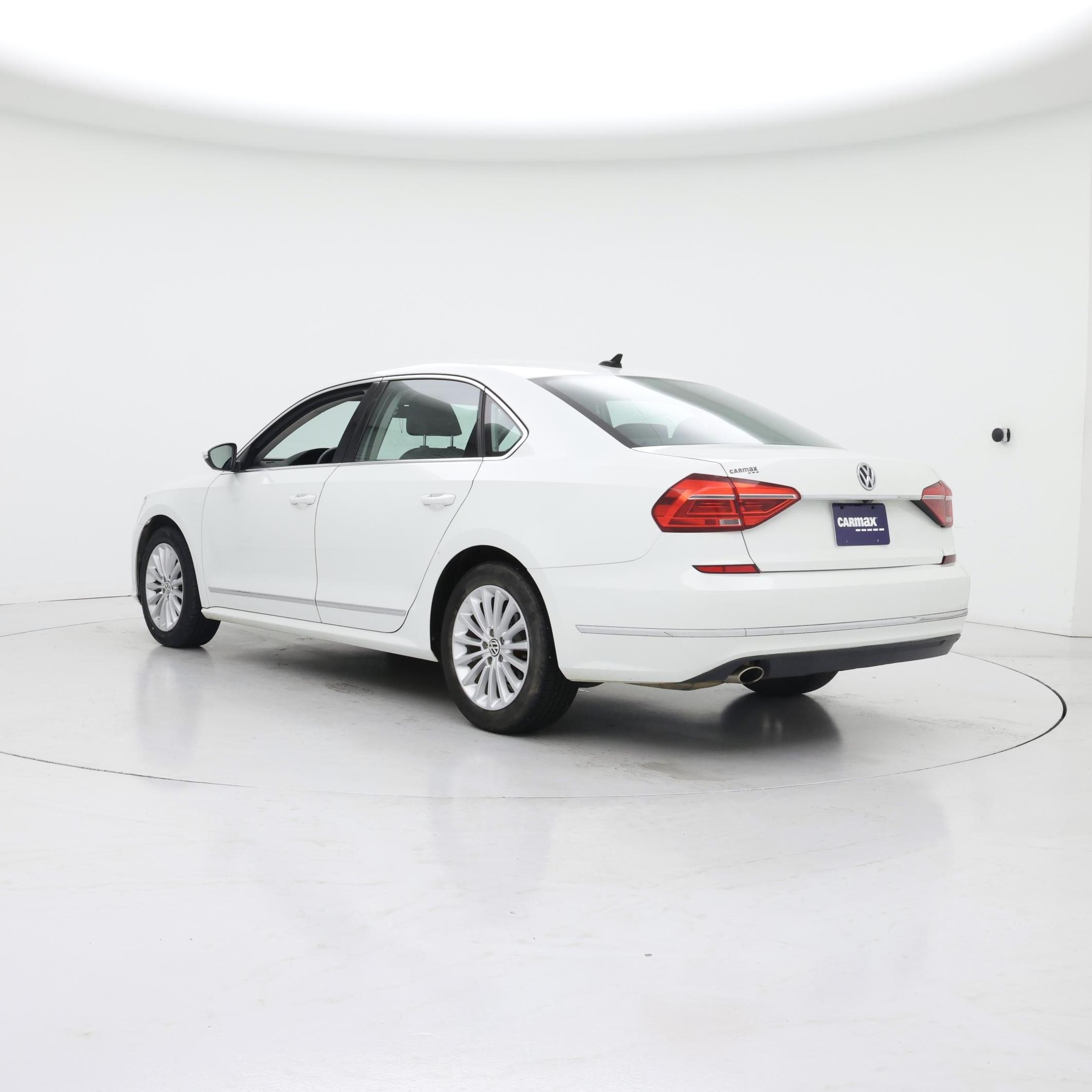 Thumbnail: 2016 Volkswagen Passat - 2