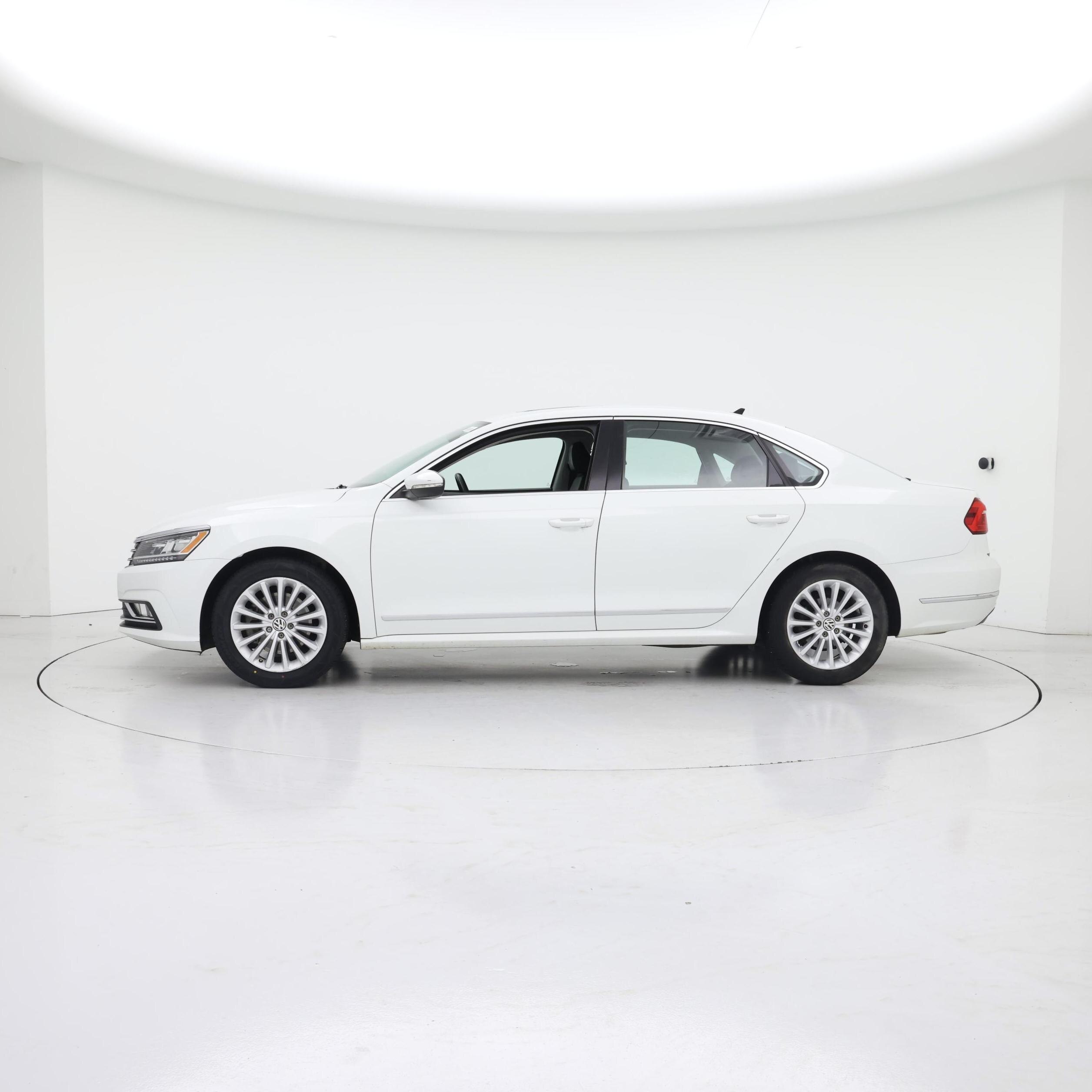 Thumbnail: 2016 Volkswagen Passat - 3