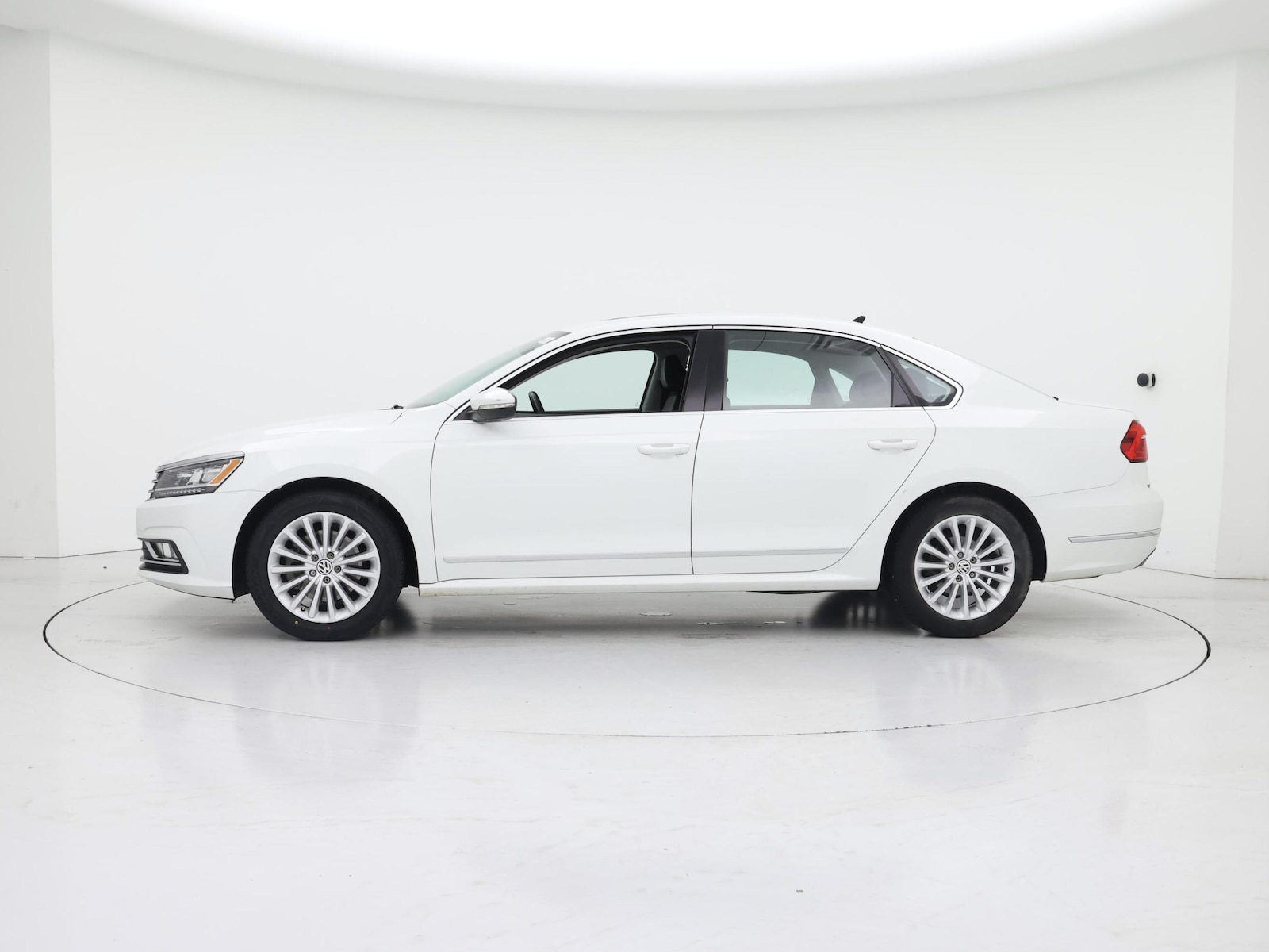 2016 Volkswagen Passat SE - Photo 4