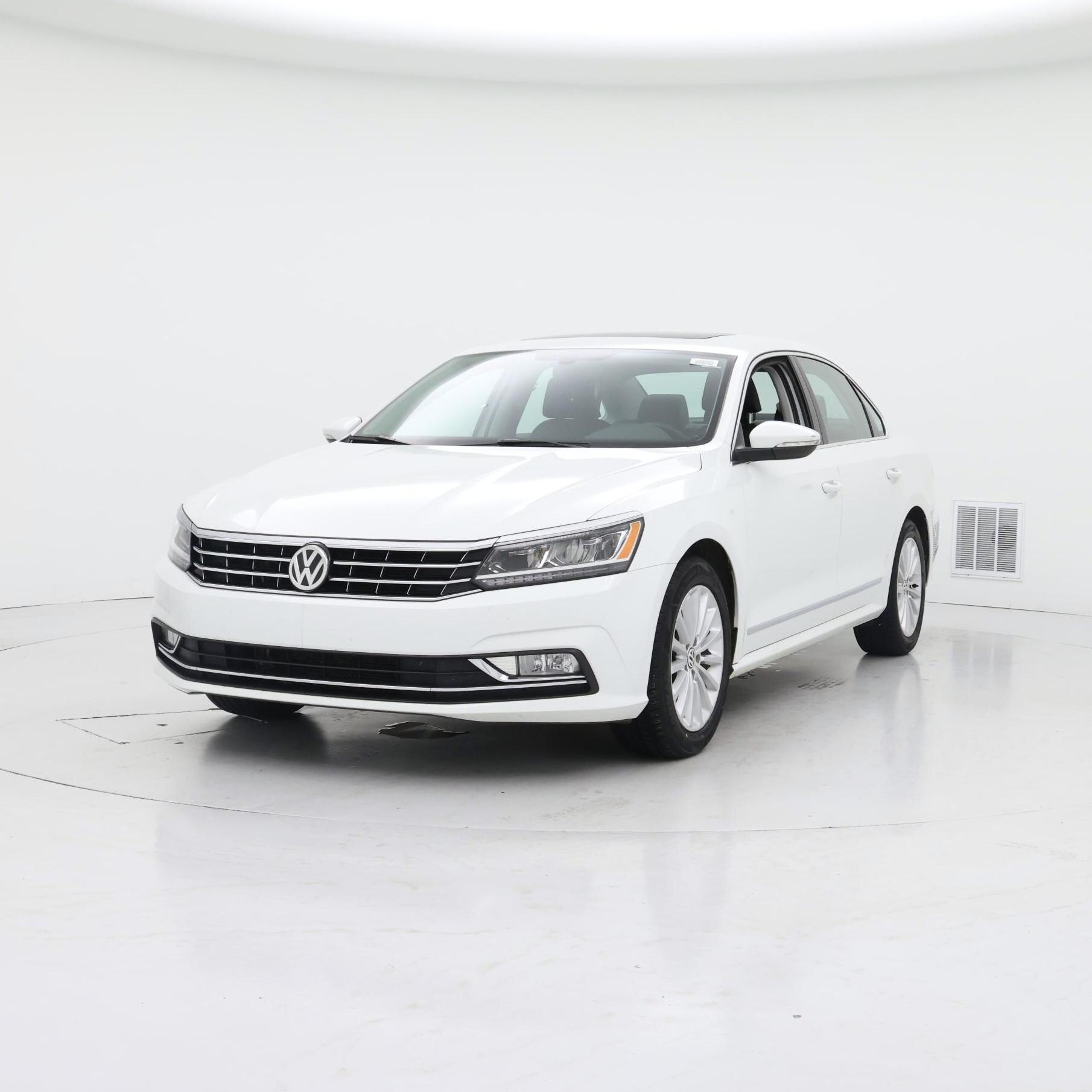 Thumbnail: 2016 Volkswagen Passat - 4