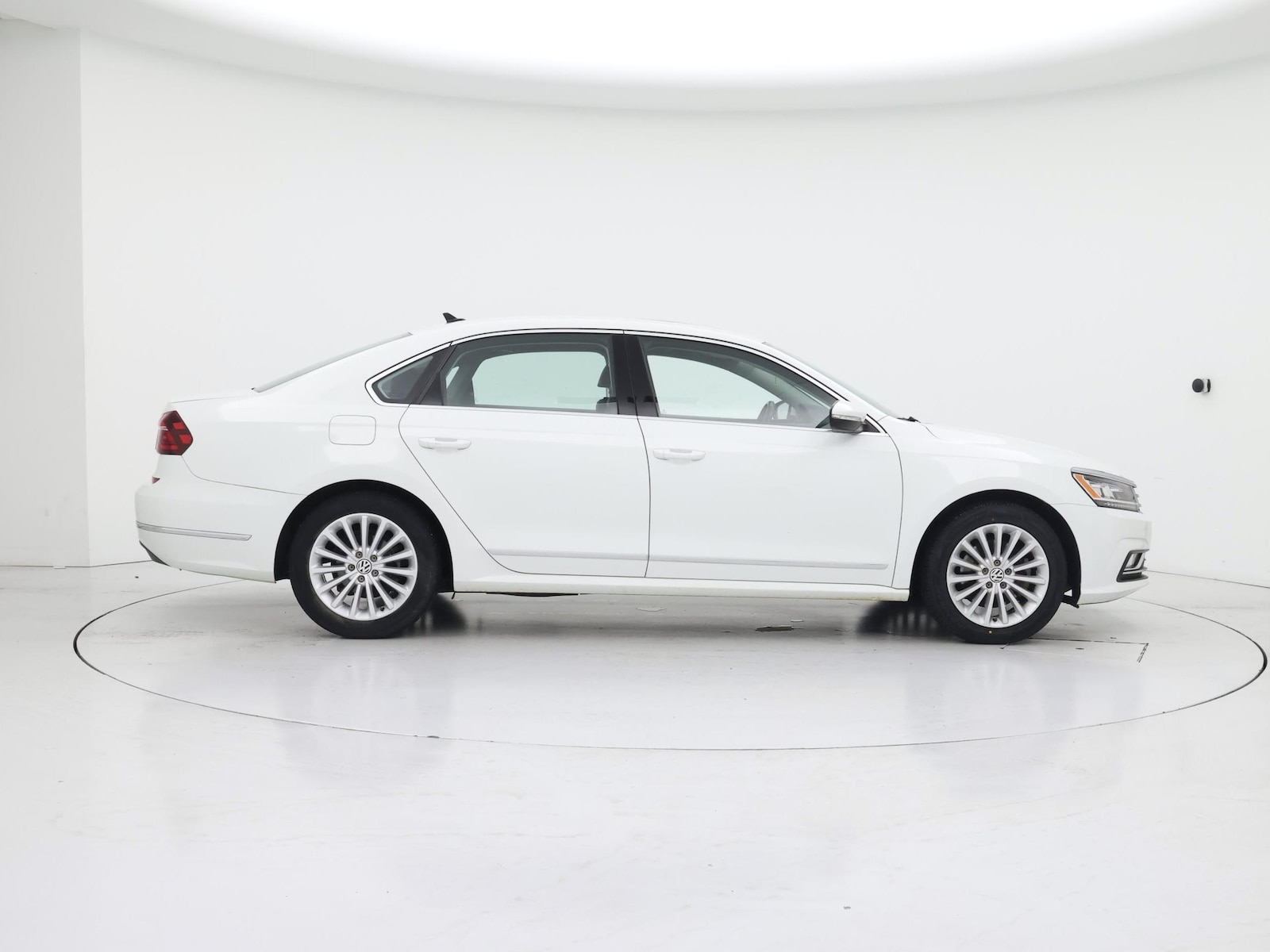 2016 Volkswagen Passat SE - Photo 8