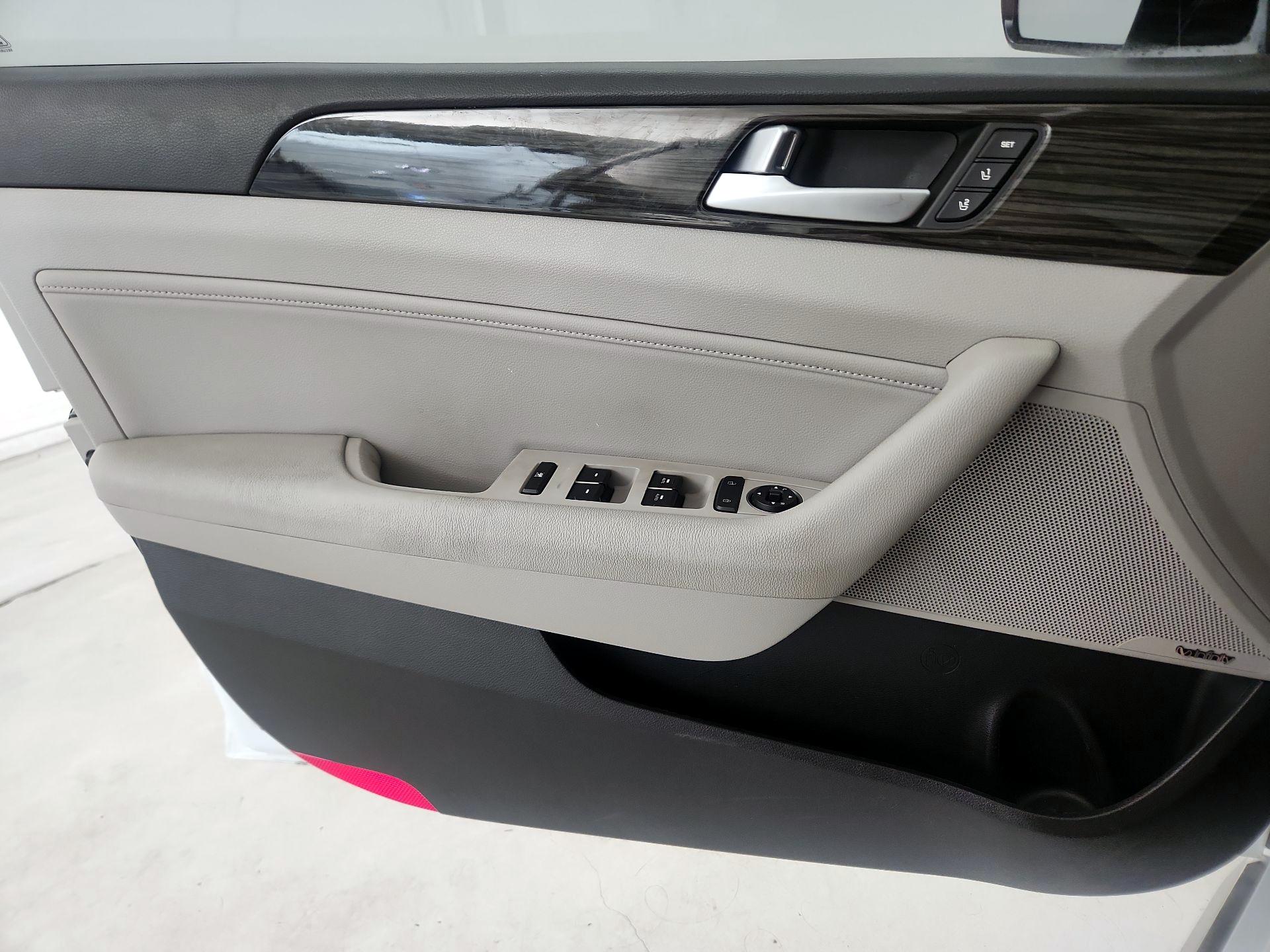 Thumbnail: 2015 Hyundai Sonata - 12