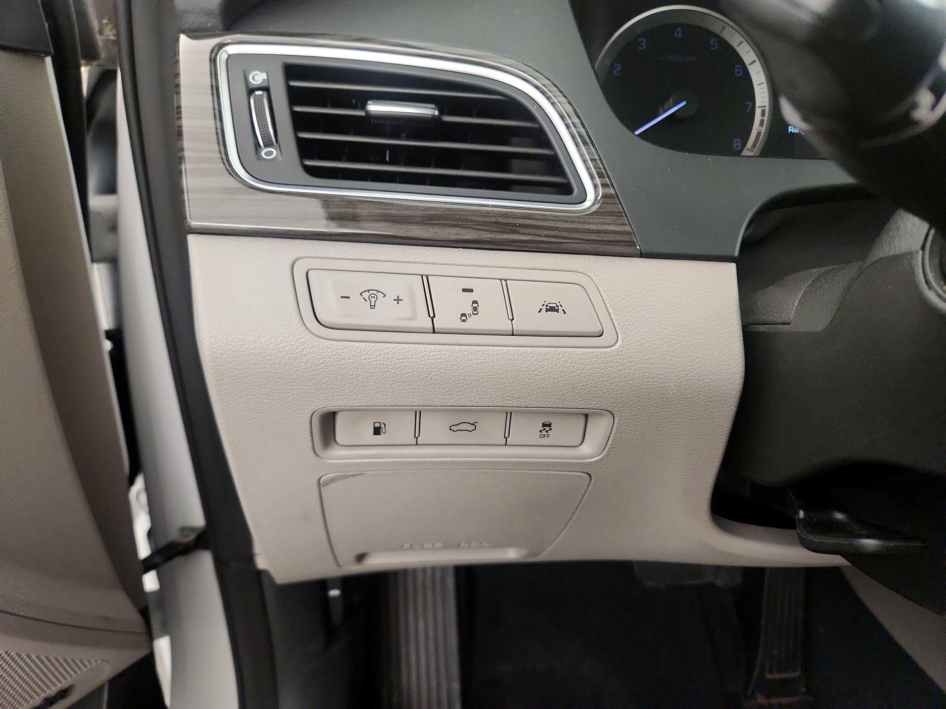 Thumbnail: 2015 Hyundai Sonata - 13