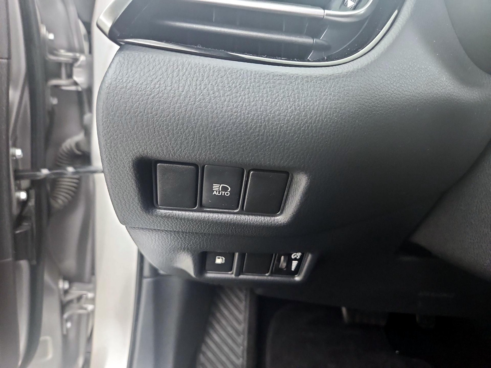 2019 Toyota C-HR LE - Photo 12