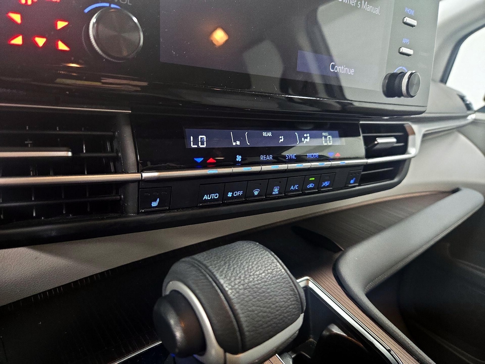 2022 Toyota Sienna XLE - Photo 17