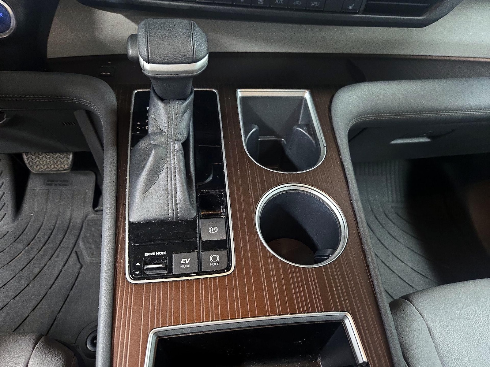2022 Toyota Sienna XLE - Photo 18