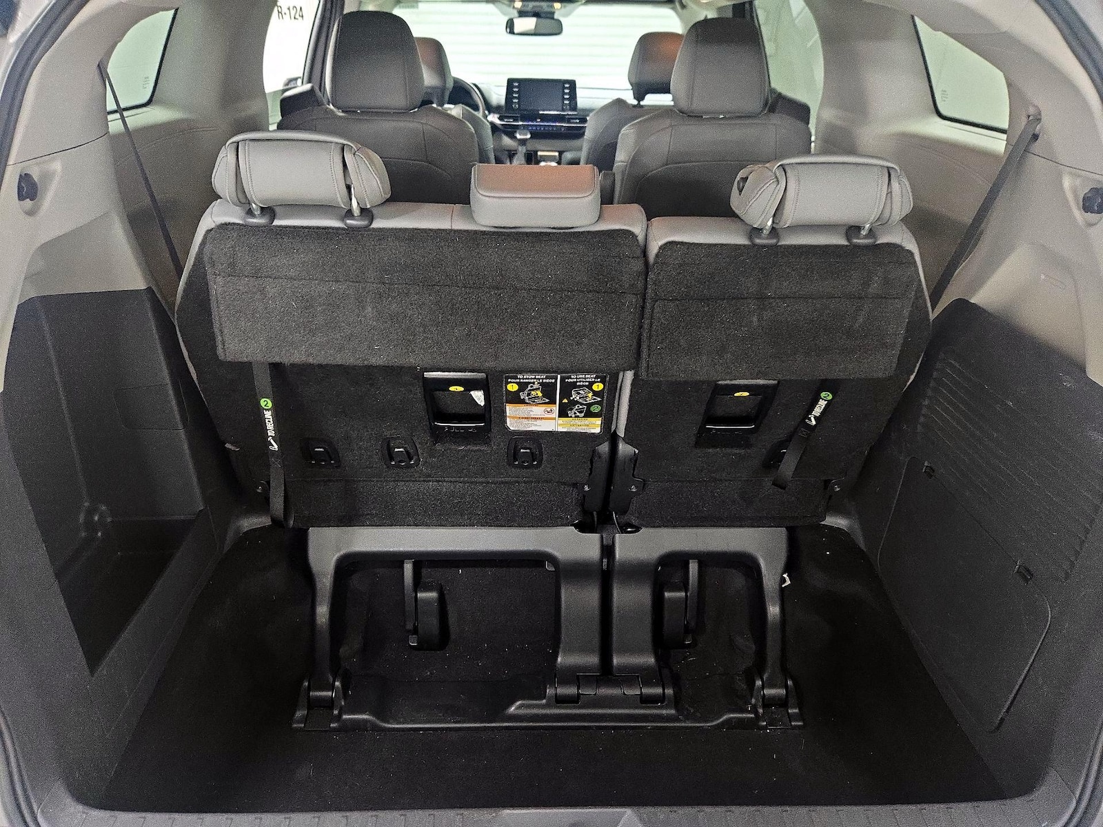 2022 Toyota Sienna XLE - Photo 23