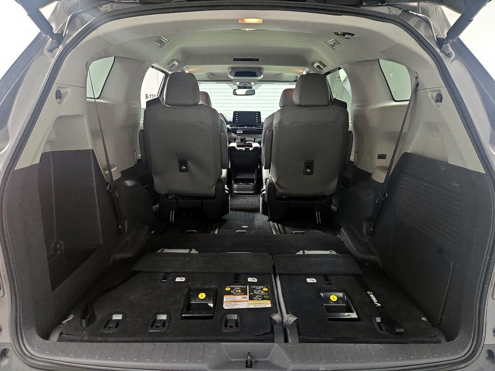 2022 Toyota Sienna XLE - Photo 24