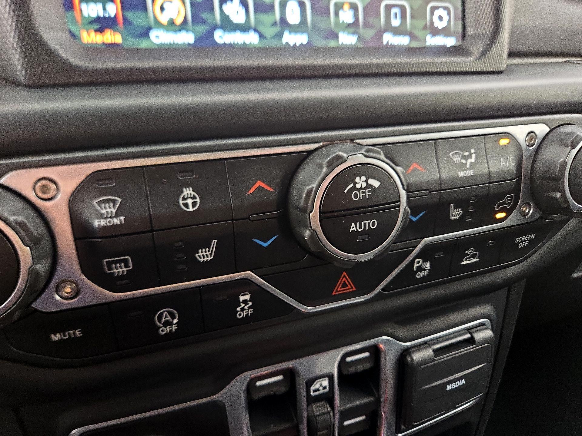 Thumbnail: 2020 Jeep Gladiator - 17