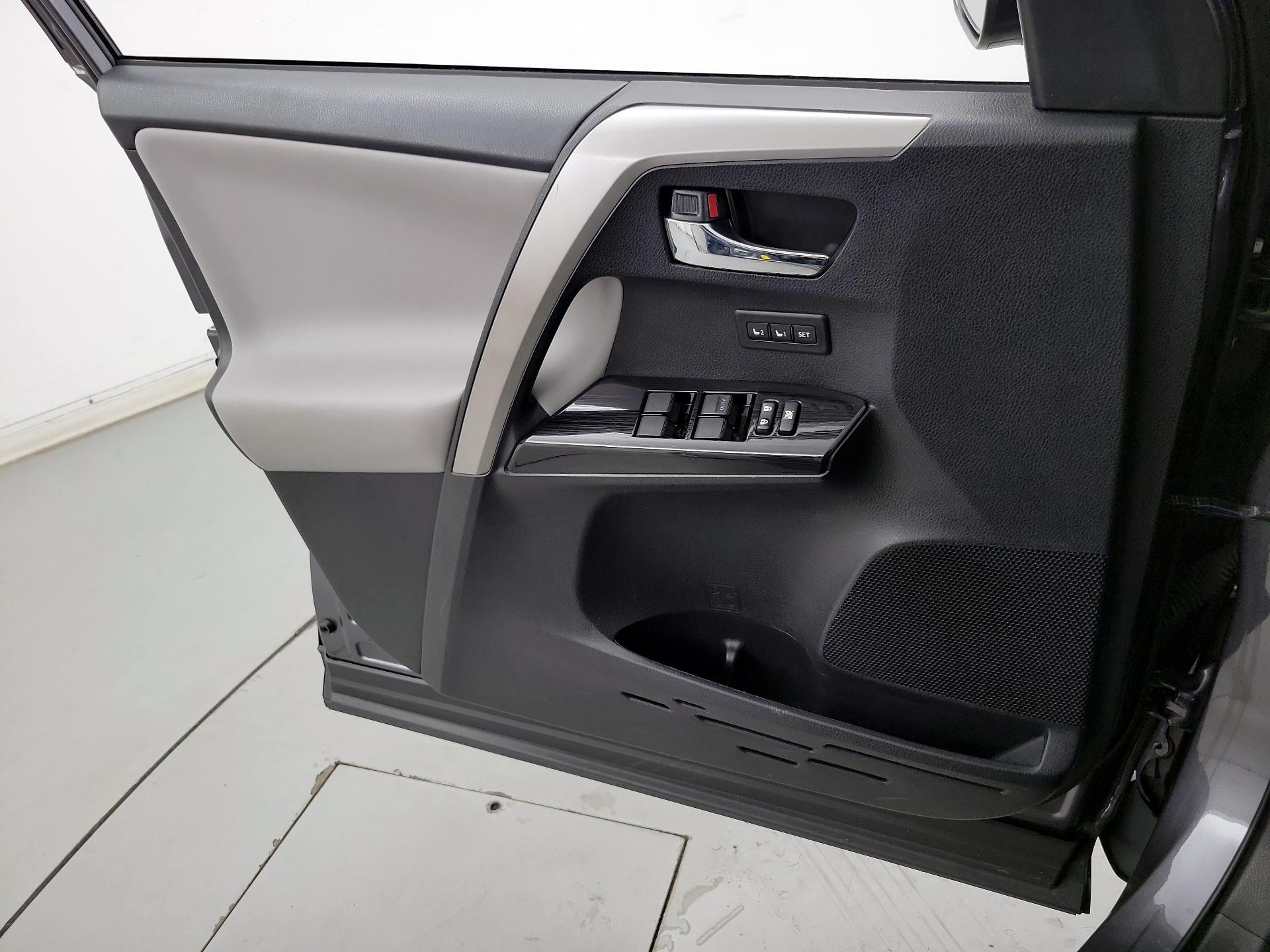 Thumbnail: 2016 Toyota RAV4 - 10