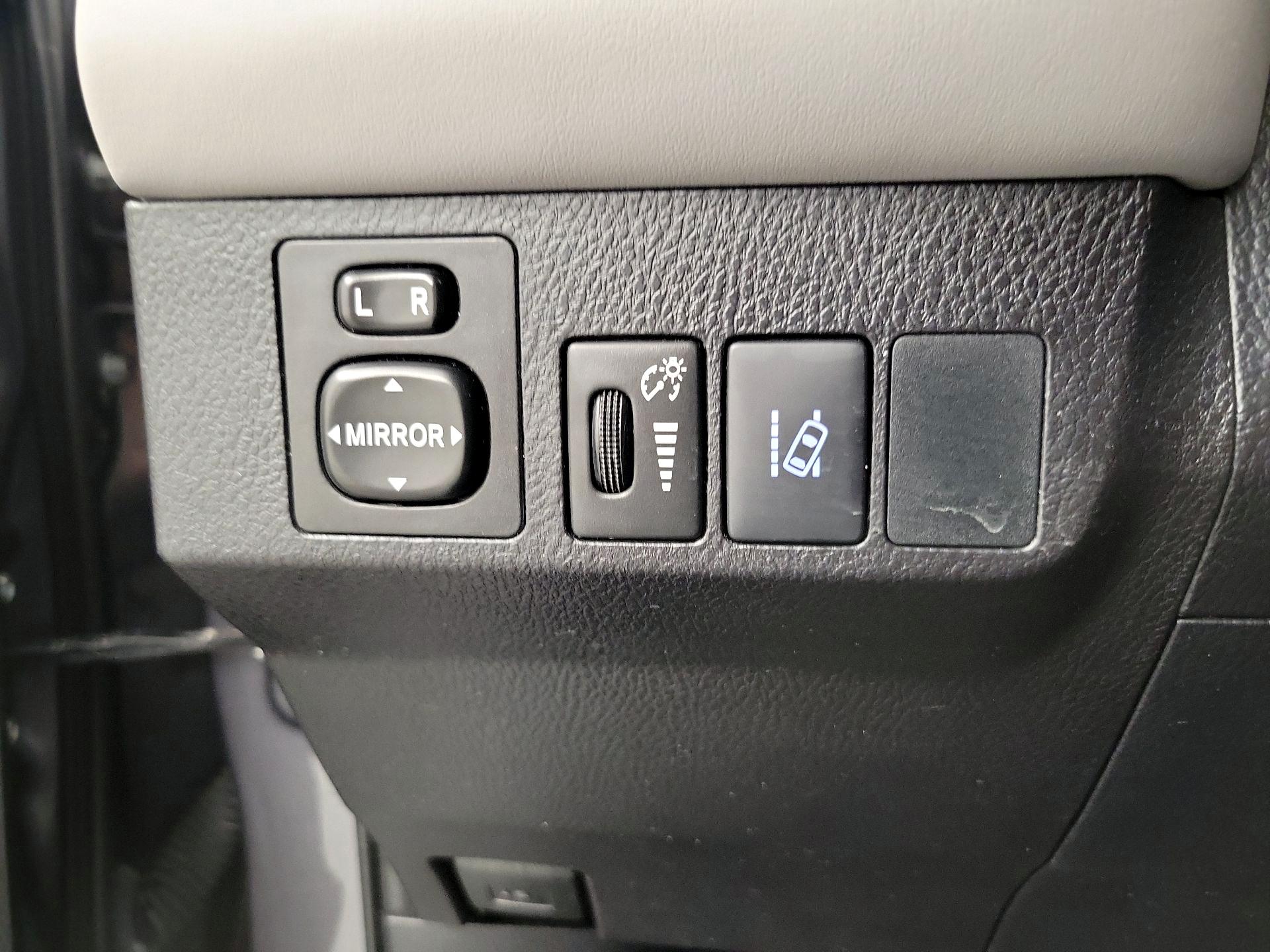 Thumbnail: 2016 Toyota RAV4 - 11