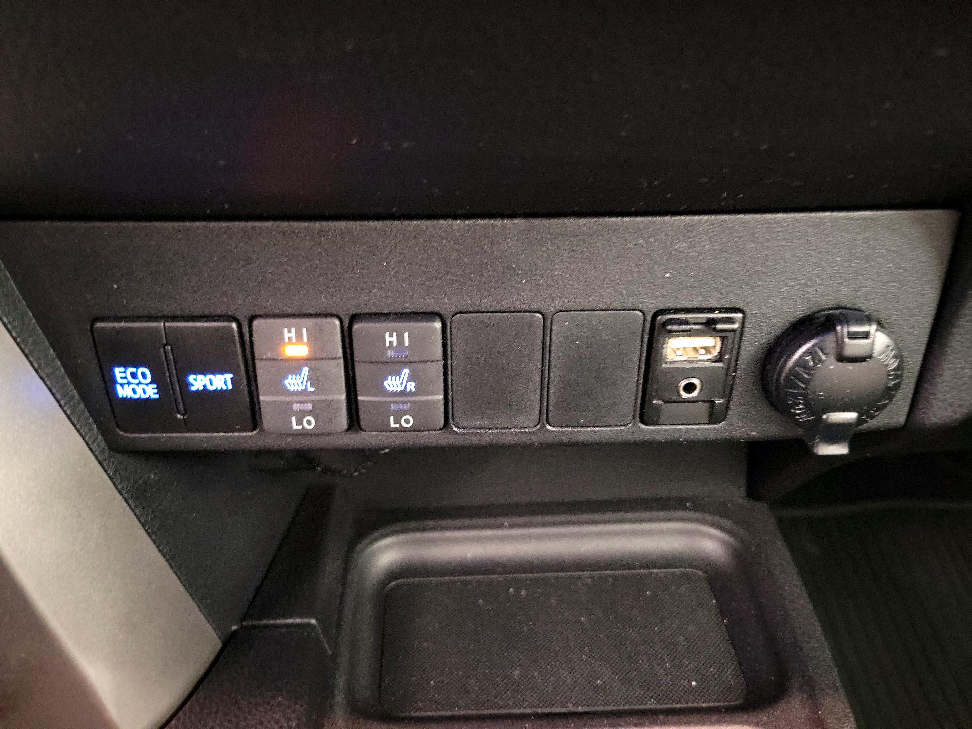 Thumbnail: 2016 Toyota RAV4 - 17